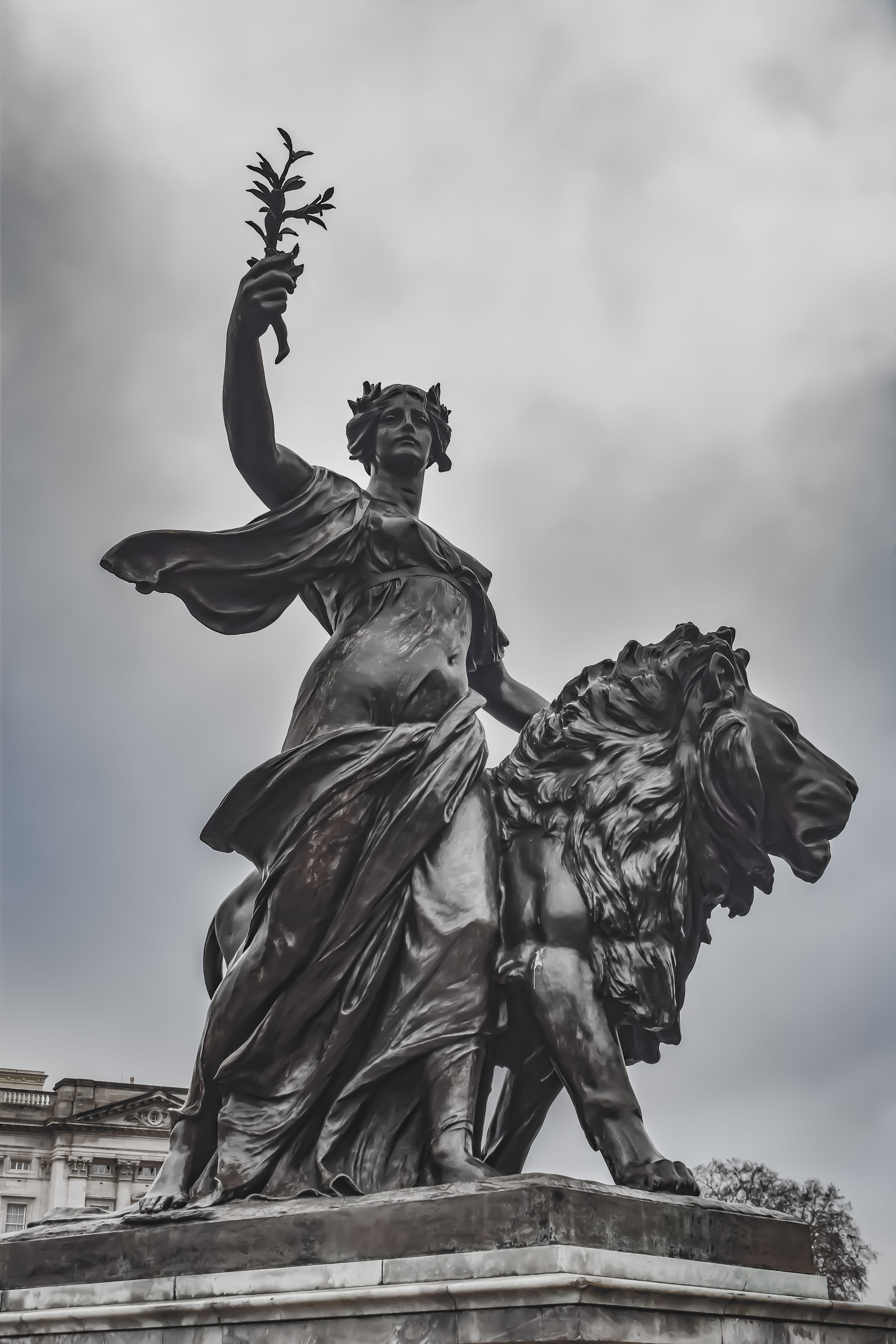statue, sightseeing, attraction, craft, sky, buckingham palace, no people, woman, 5K, angel, cloud - sky, royal, lion, history, nature, culture, female likeness, Phone HD Wallpaper