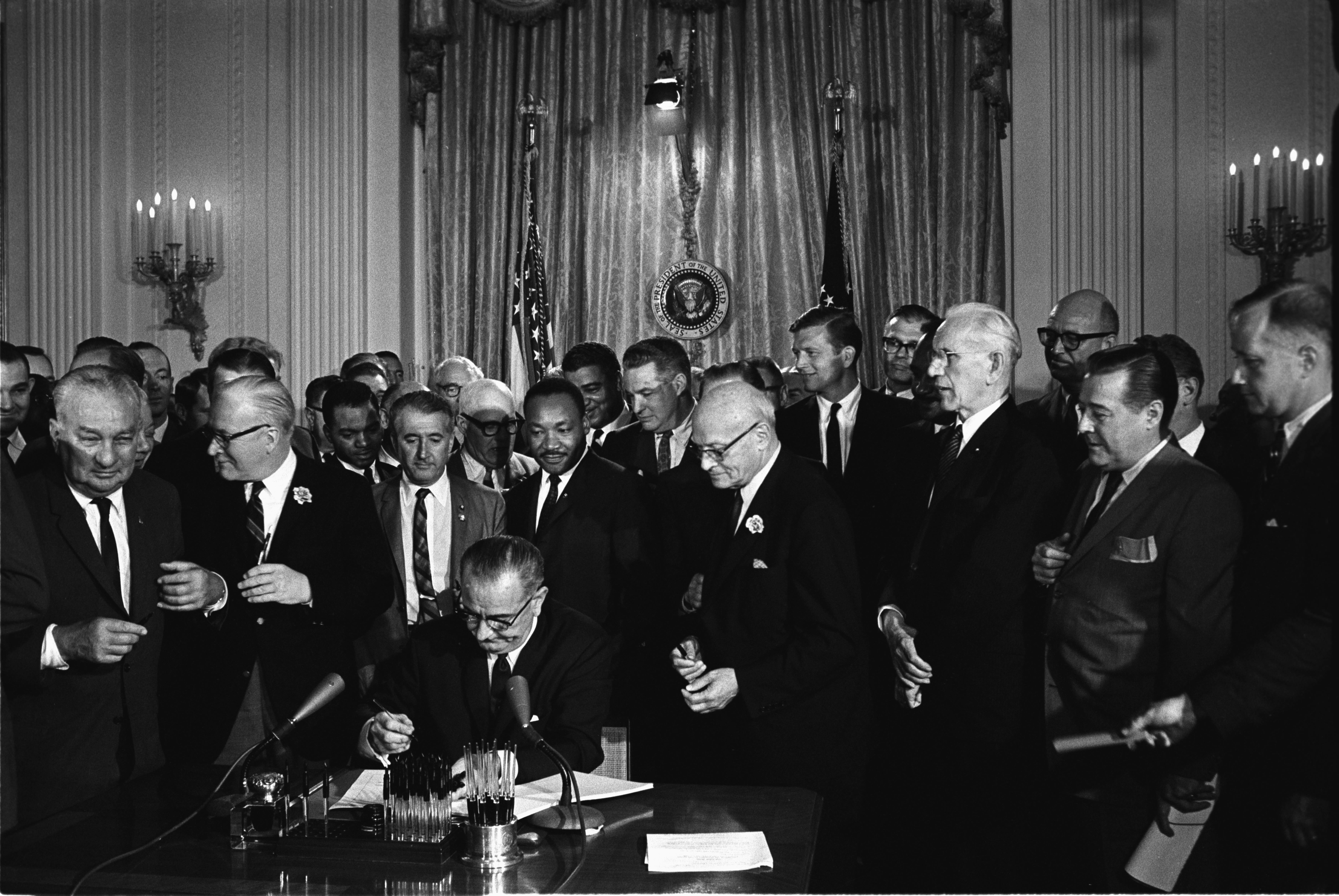 sign, 5K, large group of people, group of people, writing, racial segregation, civil rights act, people, suit, white house, back, america, crowd, meeting, HD Wallpaper