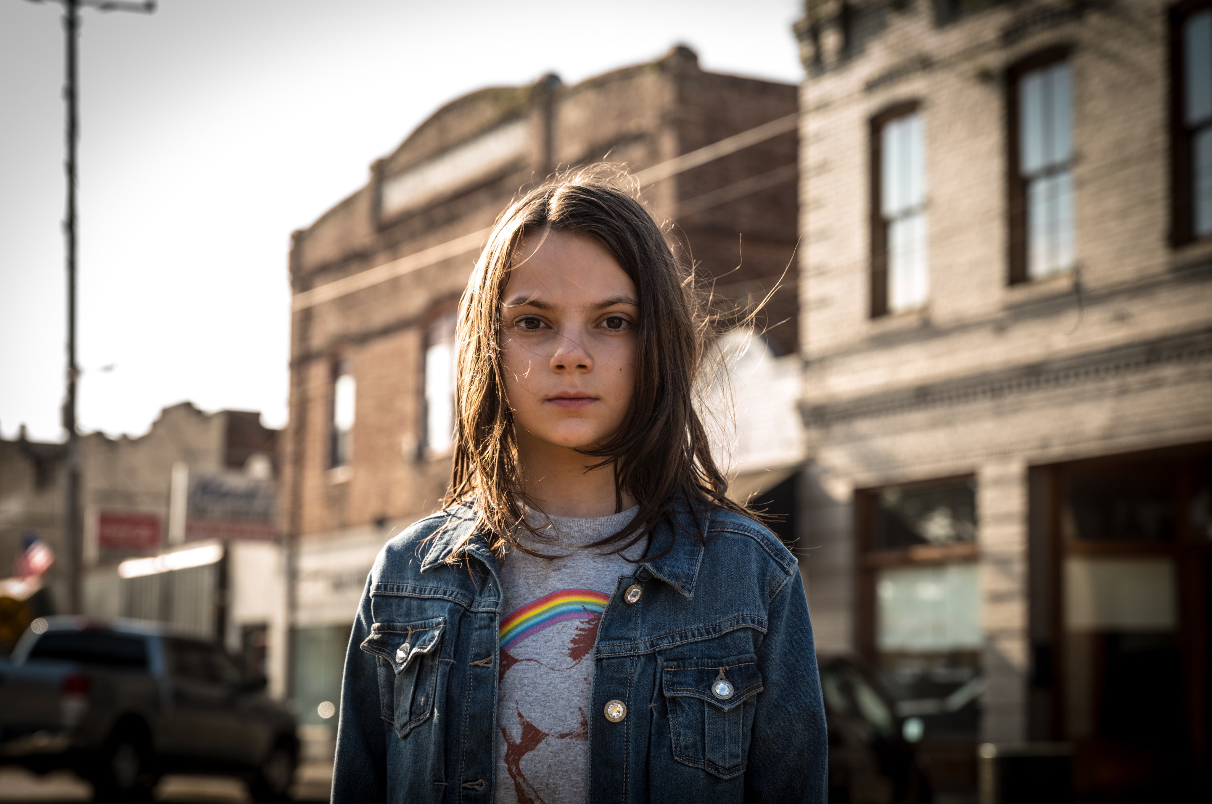 child, 4K, girls, standing, adolescence, serious, city, brown hair, 2017 movies, women, looking at camera, front view, teenager, hairstyle, denim, focus on foreground, HD Wallpaper