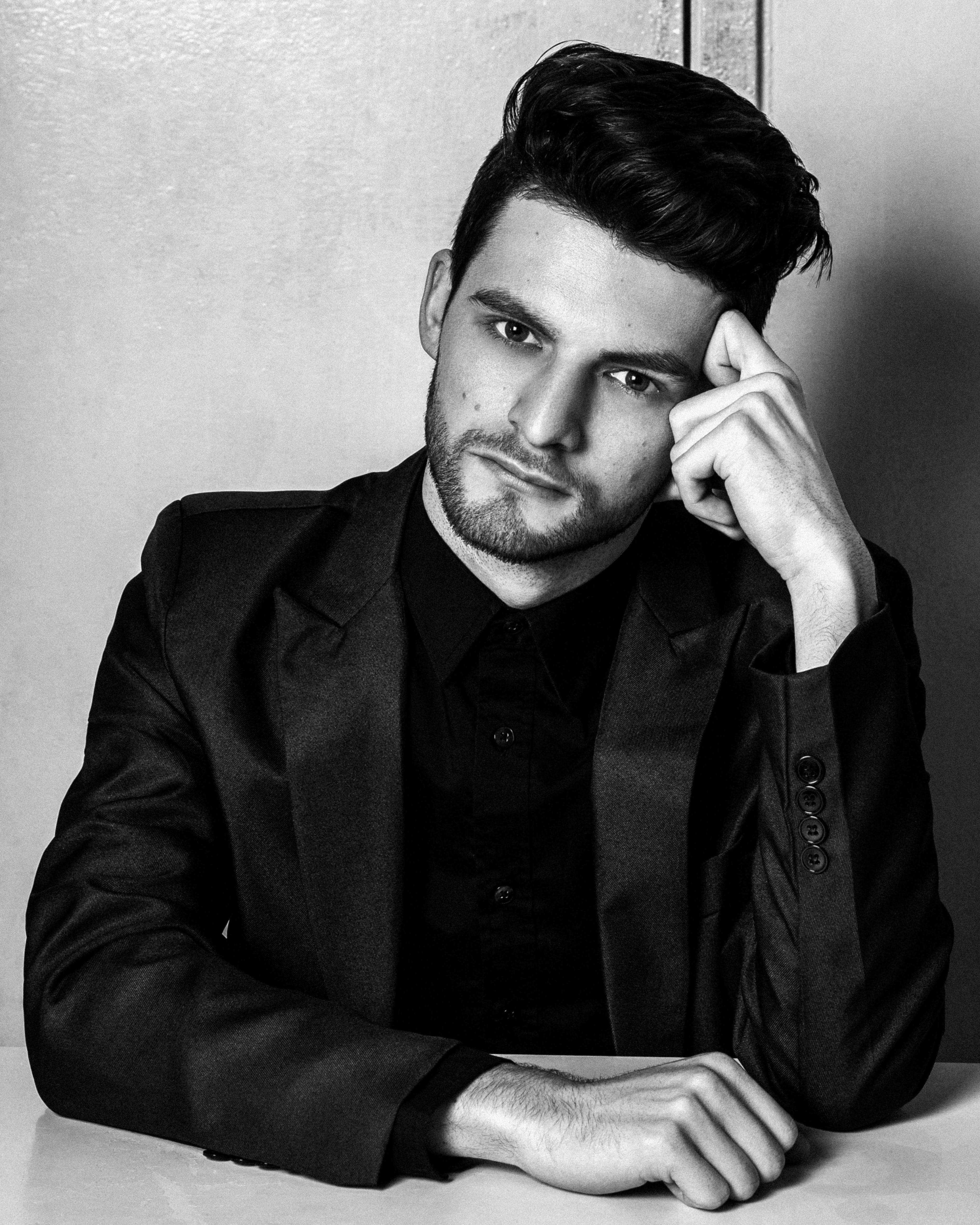 pensive, fashionable, adult, man, monochrome, males, cute, style, good-looking, fashion, wear, trendy, looking at camera, eyes, real people, portrait, classy, Phone HD Wallpaper