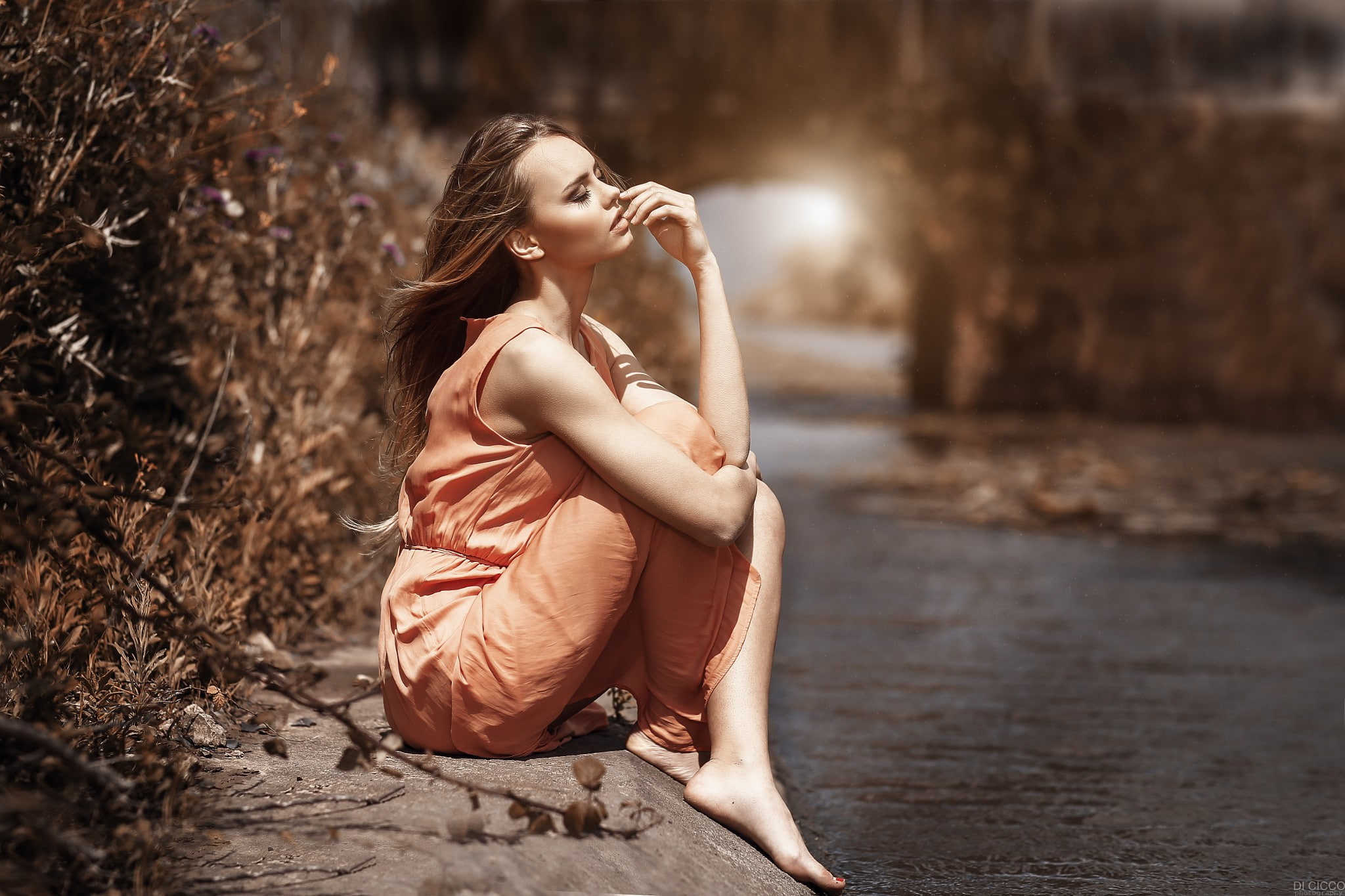beauty, model, beautiful people, Alessandro Di Cicco, barefoot, full length, depth of field, contemplation, land, nature, adult, women, wavy hair, auburn hair, HD Wallpaper