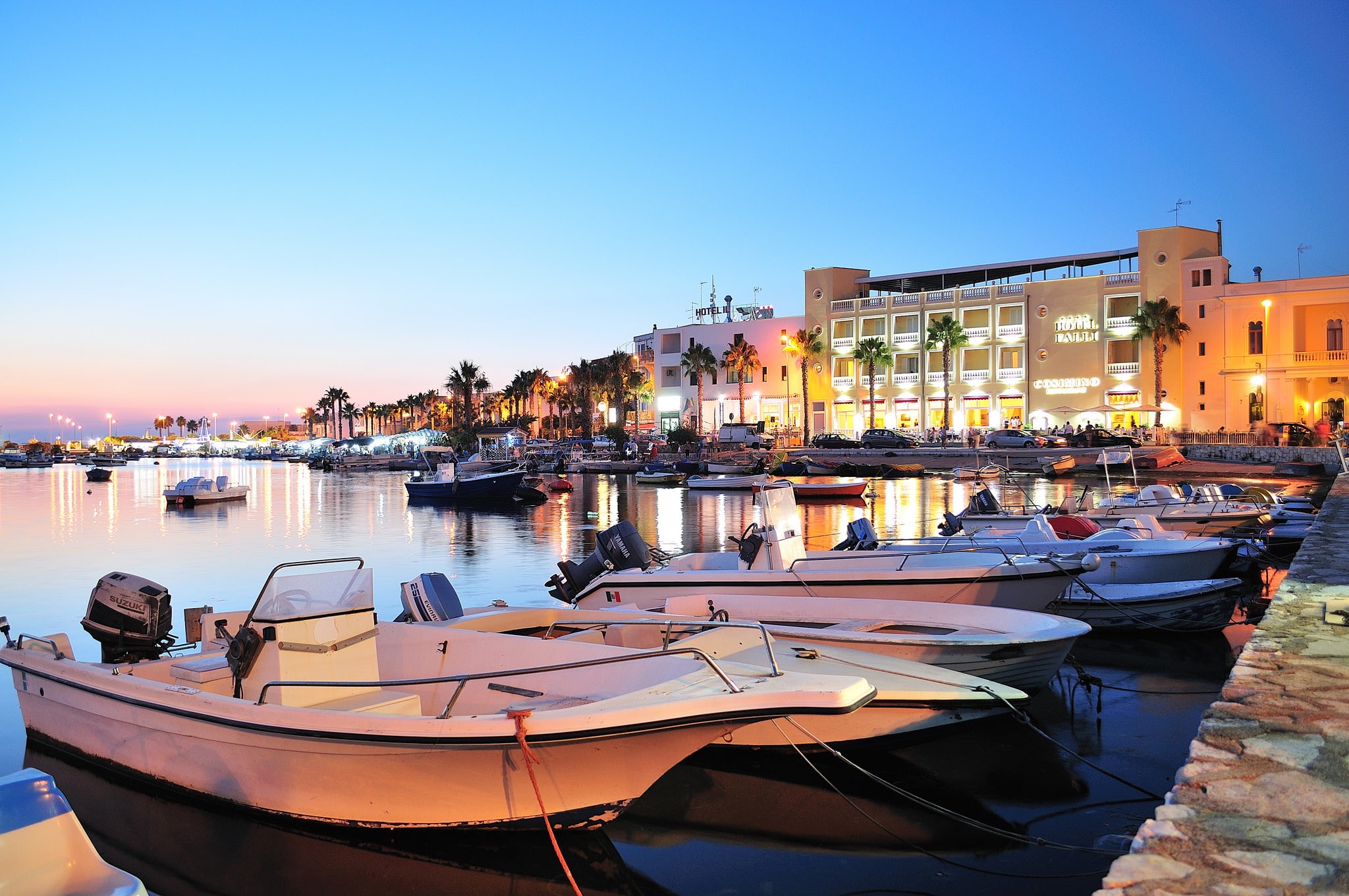 the sky, Bay, the hotel, the evening, Italy, palm trees, Lecce, yachts, boats, 1080P, home, Porto Cesareo, HD Wallpaper