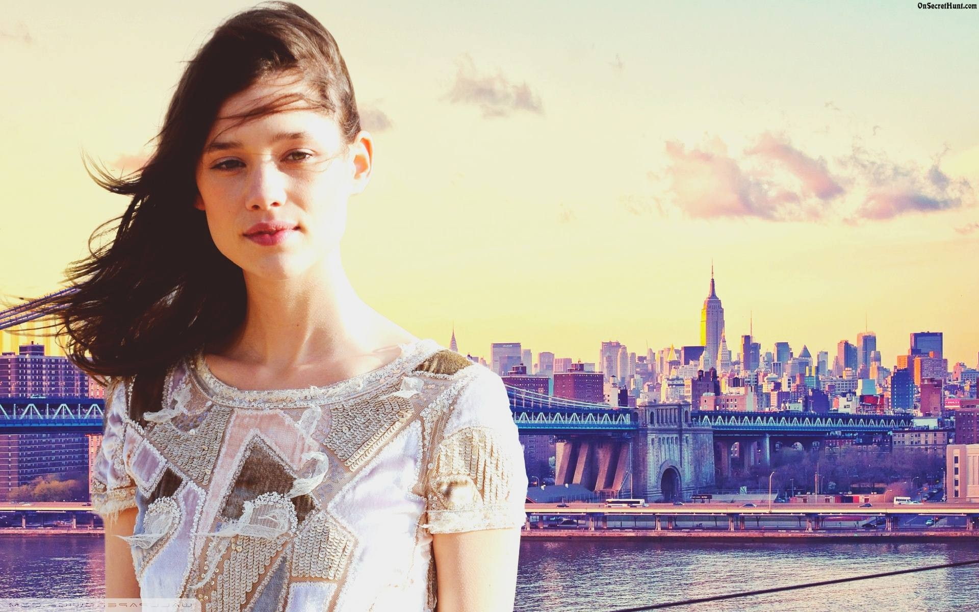 1080P, women, brunette, skyline, colorful, Astrid Berges-Frisbey, windy, actress, celebrity, HD Wallpaper