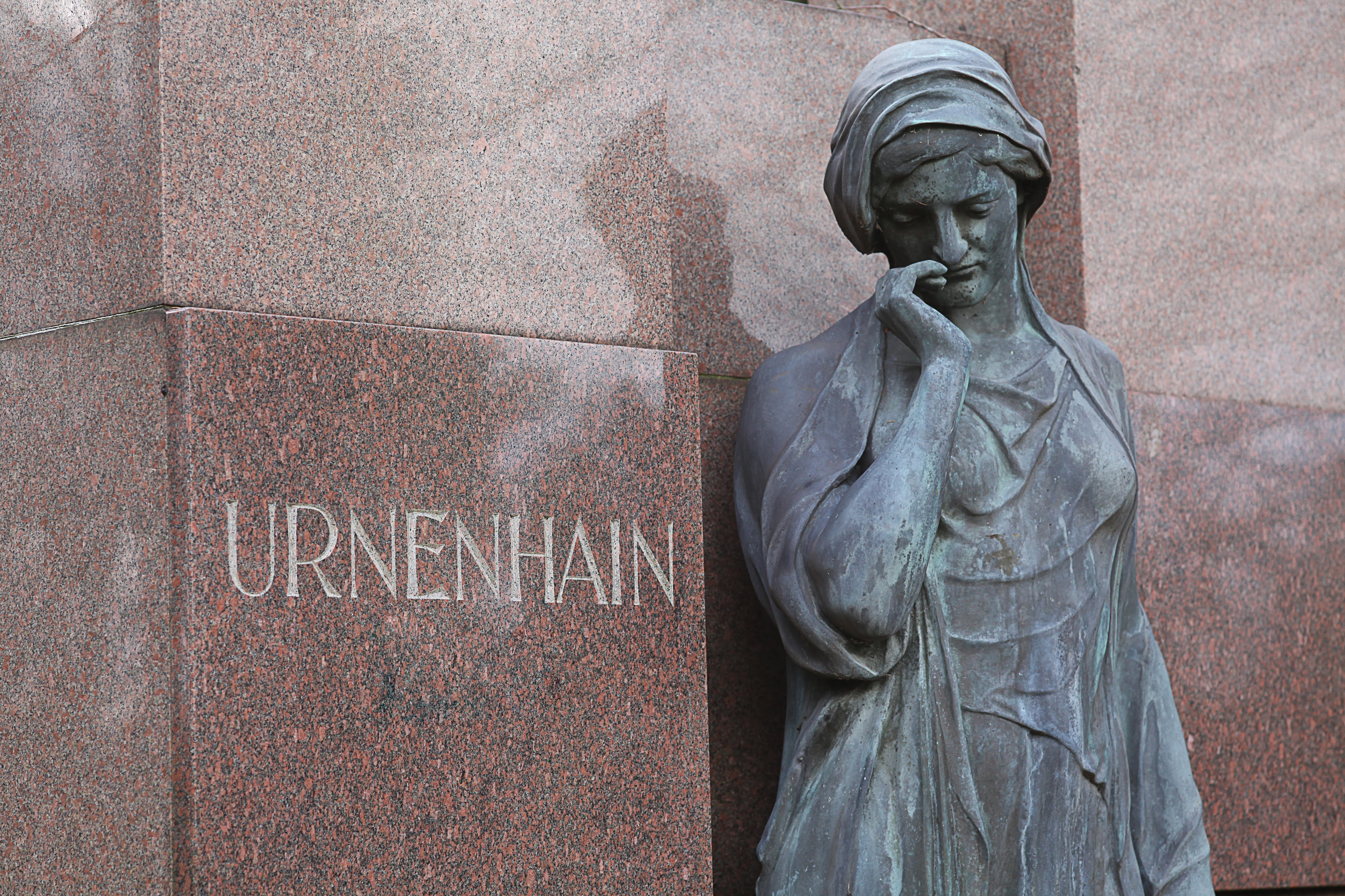 spirituality, western script, representation, cemetery, no people, art and craft, commemorate, male likeness, memorial, 5K, human representation, grave, HD Wallpaper