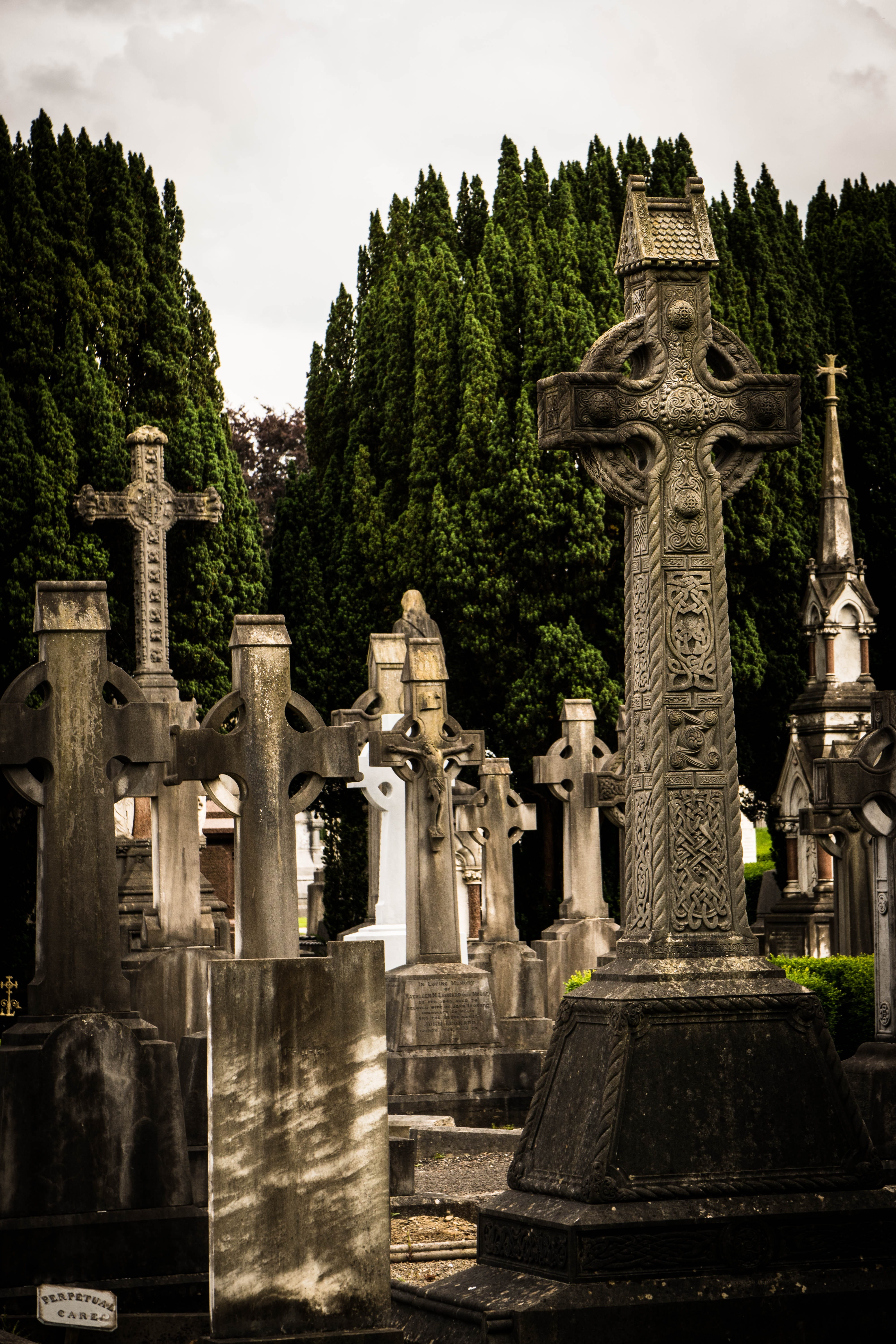 the past, outdoors, old cemetery, religion, architectural column, grave, human representation, tree, built structure, dublin, history, ruined, a place to rest, Phone HD Wallpaper