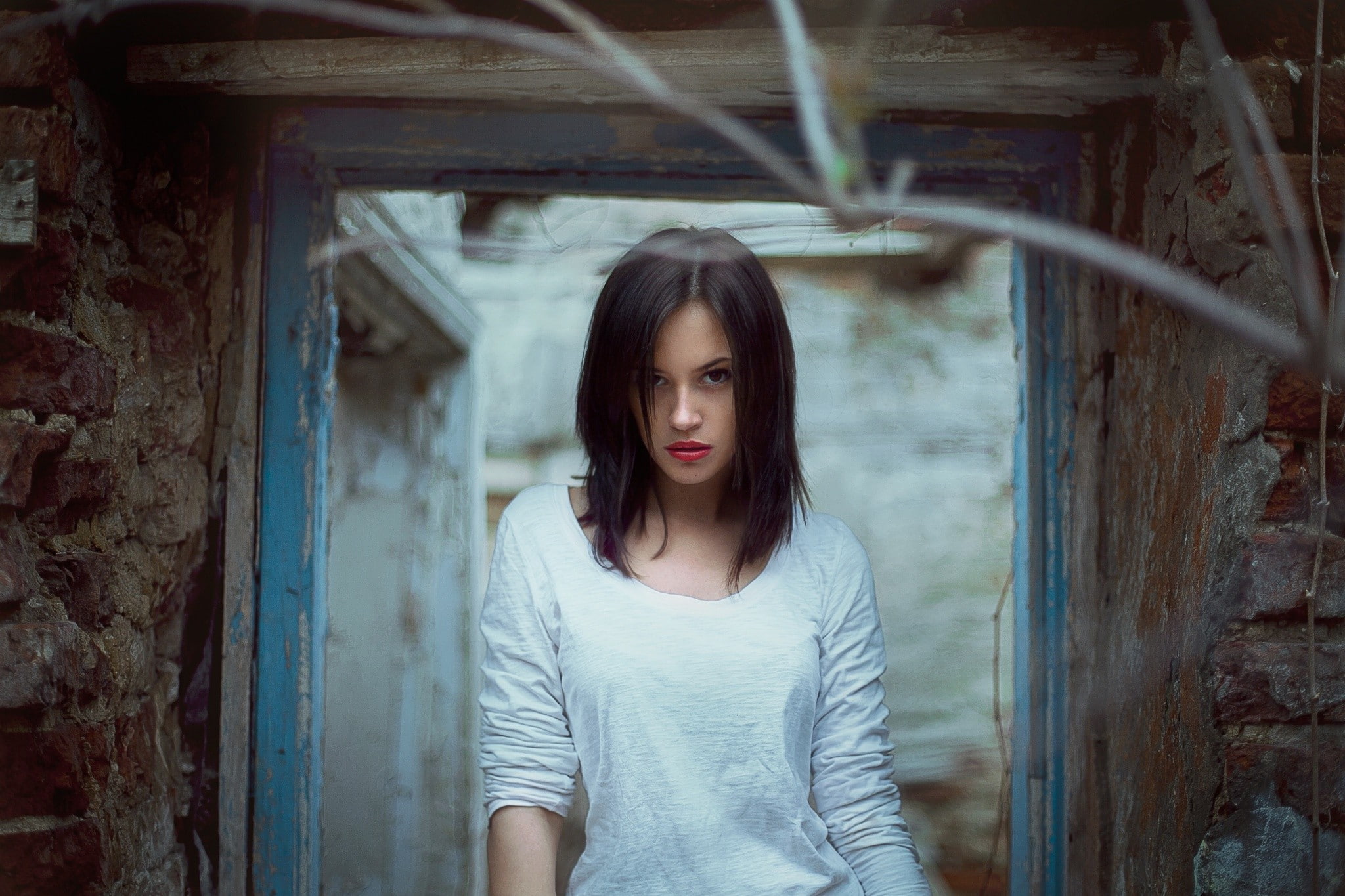 s, scoop, walls, sleeved, long, 1080P, looking at viewer, women, looking, viewer, old, standing, old building, shirt, neck, white, door, ruin, building, HD Wallpaper