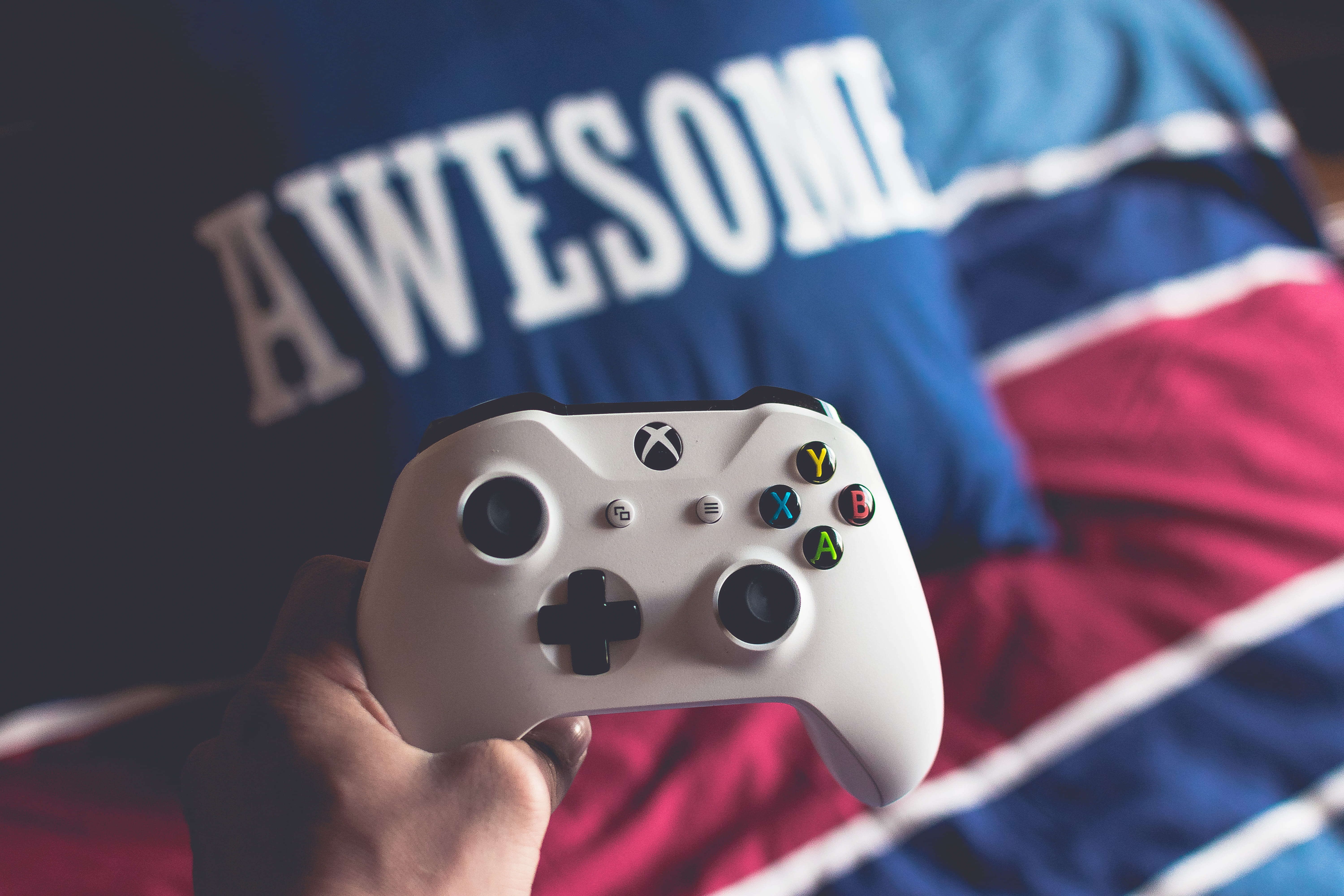 pad, watching, white, hand, people, leisure activity, person, 5K, control, technology, game, lifestyles, focus on foreground, men, one, remote control, HD Wallpaper