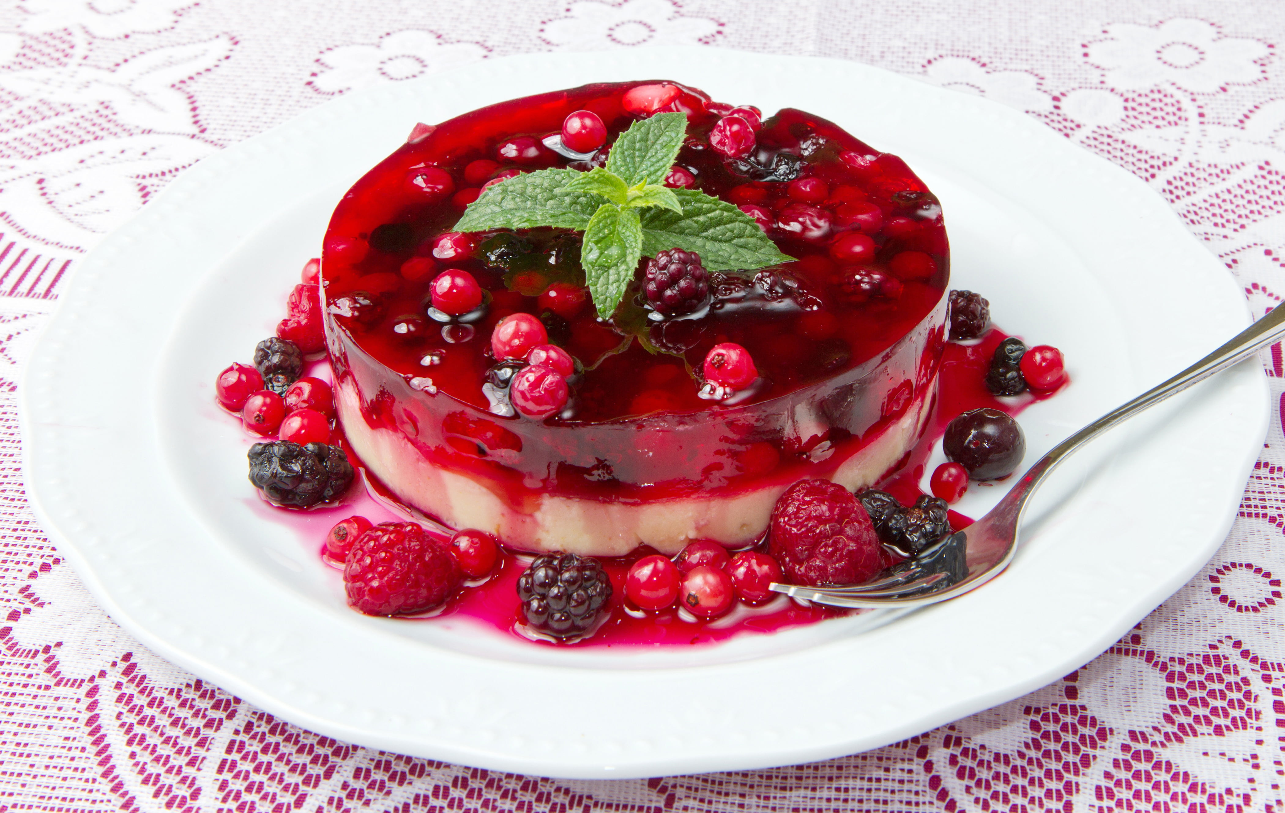 cake, crockery, slice, dieting, currant, freshness, ripe, strawberry, raspberries, breakfast, indoors, plate, herb, food, summer, floral pattern, refreshment, HD Wallpaper