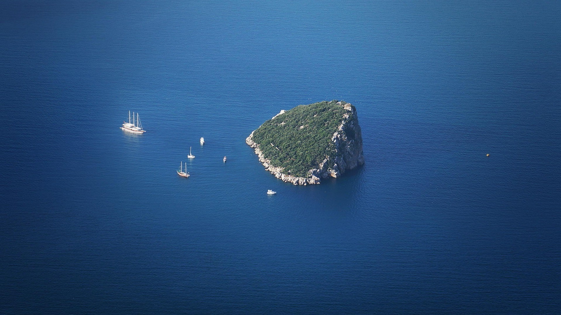 high angle view, nature landscape minimalism water sea island rock boat yachts sailing ship blue trees aerial view birds eye view, no people, nautical vessel, HD Wallpaper