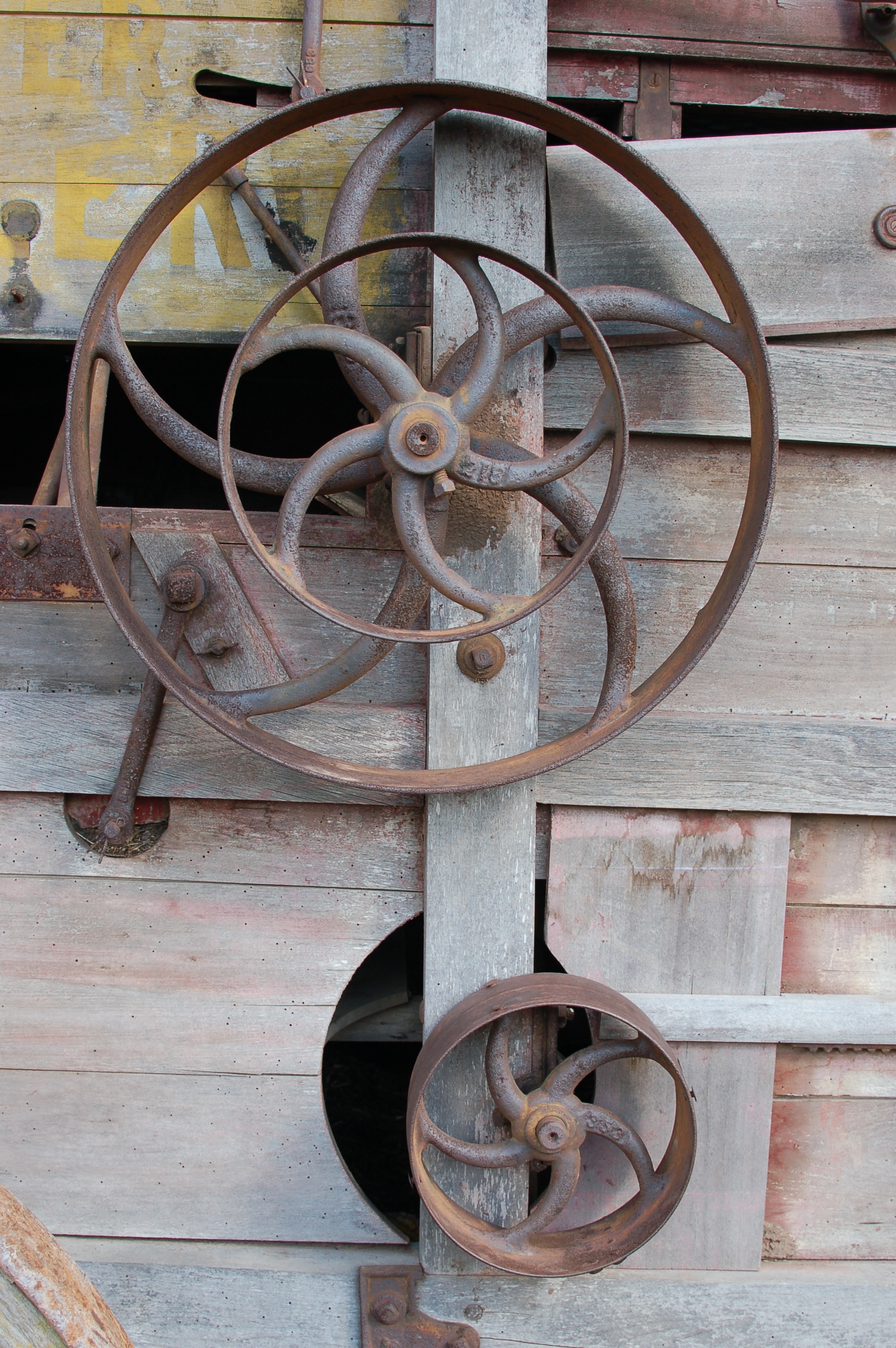 metal, circle, design, day, machinery, gear, transportation, exhaust fan, rusty, pattern, wrought iron, outdoors, no people, wood - Material, vintage, old-fashioned, Phone HD Wallpaper