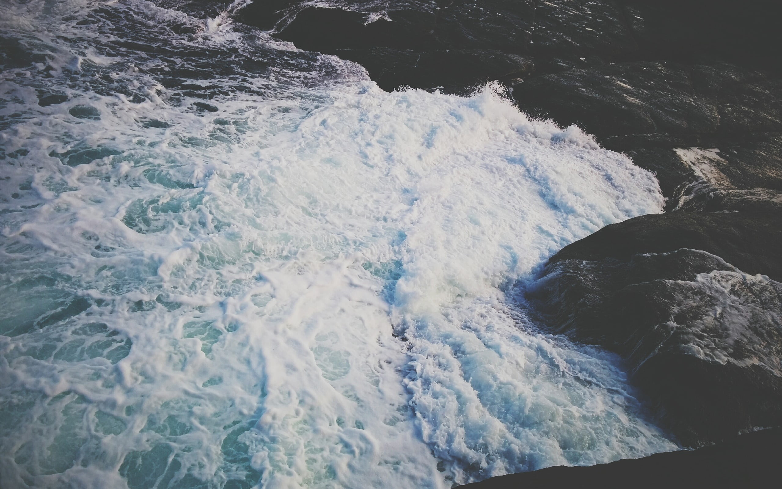 breaking, outdoors, wave, surfing, power, water, seashore, motion, waves, sport, power in nature, flowing, high angle view, beauty in nature, waterfront, HD Wallpaper
