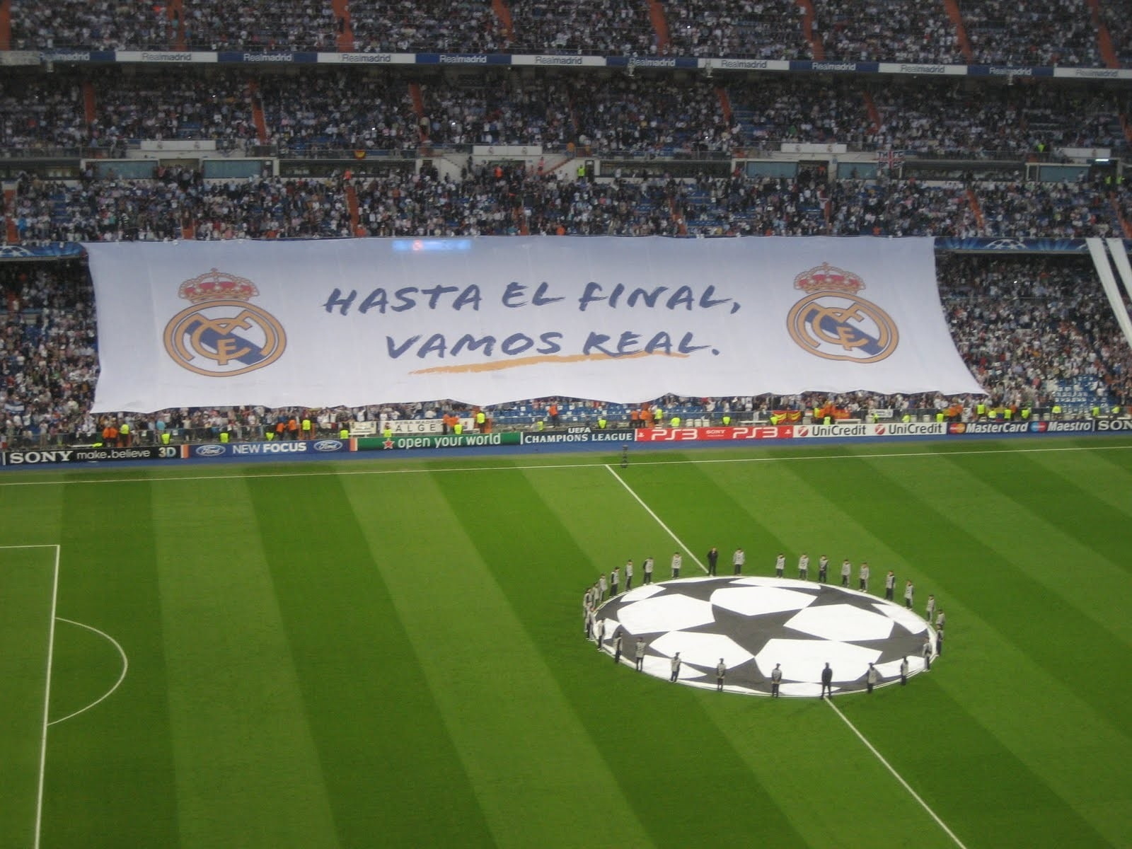 raul, football, santiago, champions, cup, legend, arena, madrid, balls, league, hd, sports, stadium, real, 720P, soccer, crowd, art, HD Wallpaper