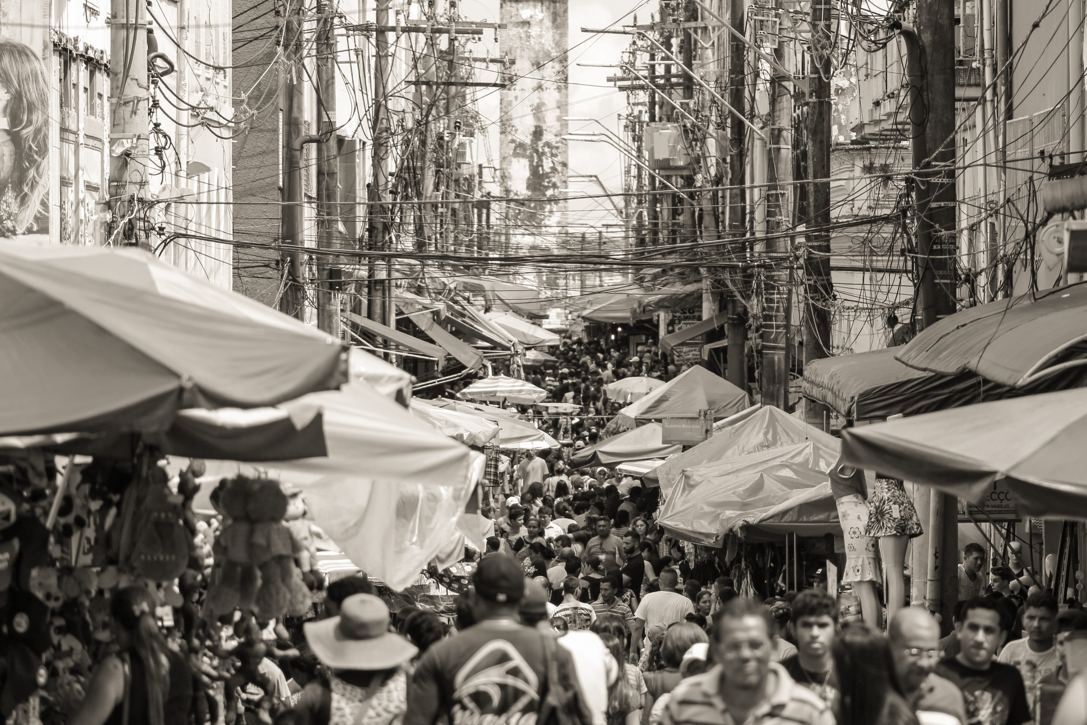 quotidiano, lifestyles, men, day, brazil, tree, market, real people, cotidiano, outdoors, street market, street, people, city, architecture, urban, building, HD Wallpaper