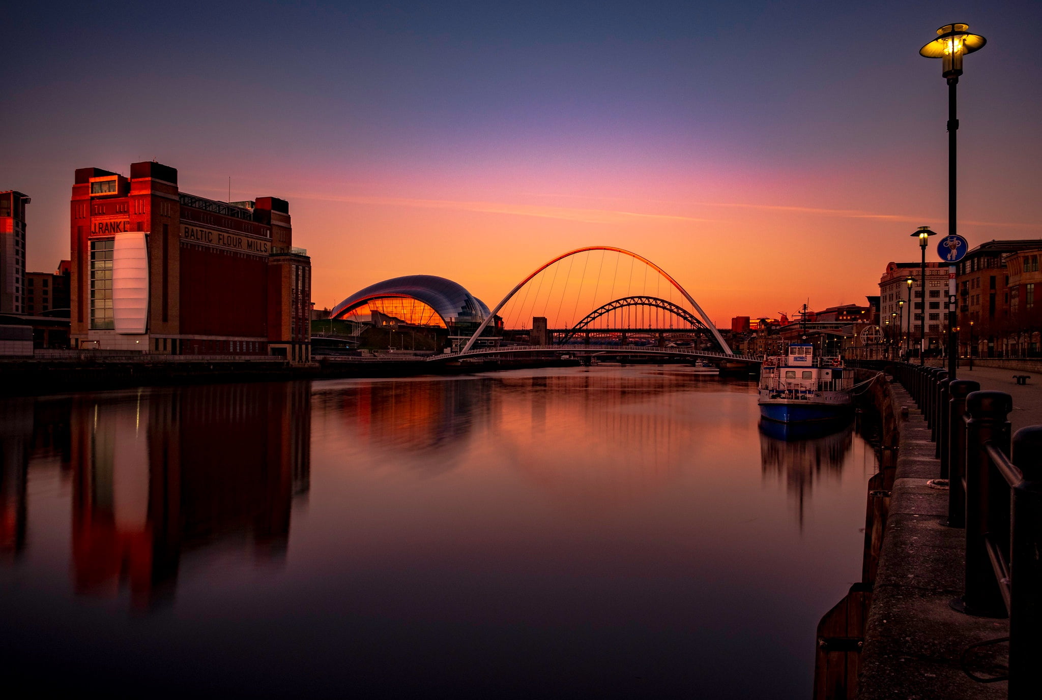 lights, Tyne, boat, sunrise, home, the sky, river, bridges, Hexham, promenade, England, the sun, 1080P, channel, HD Wallpaper