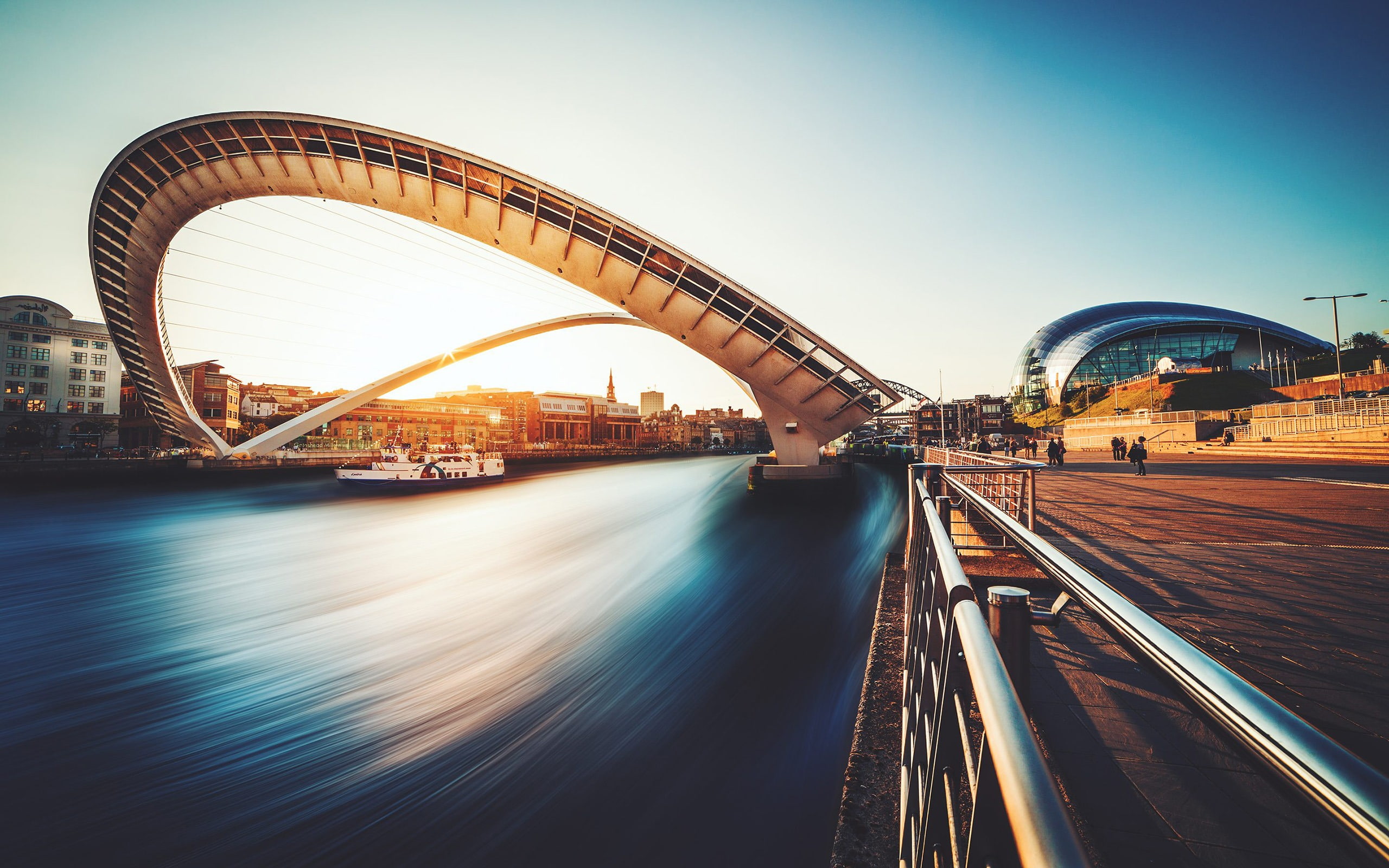 transportation, long exposure, built structure, water, arch bridge, hd, cities, clear sky, architecture, speed, motion, gateshead, office building exterior, HD Wallpaper