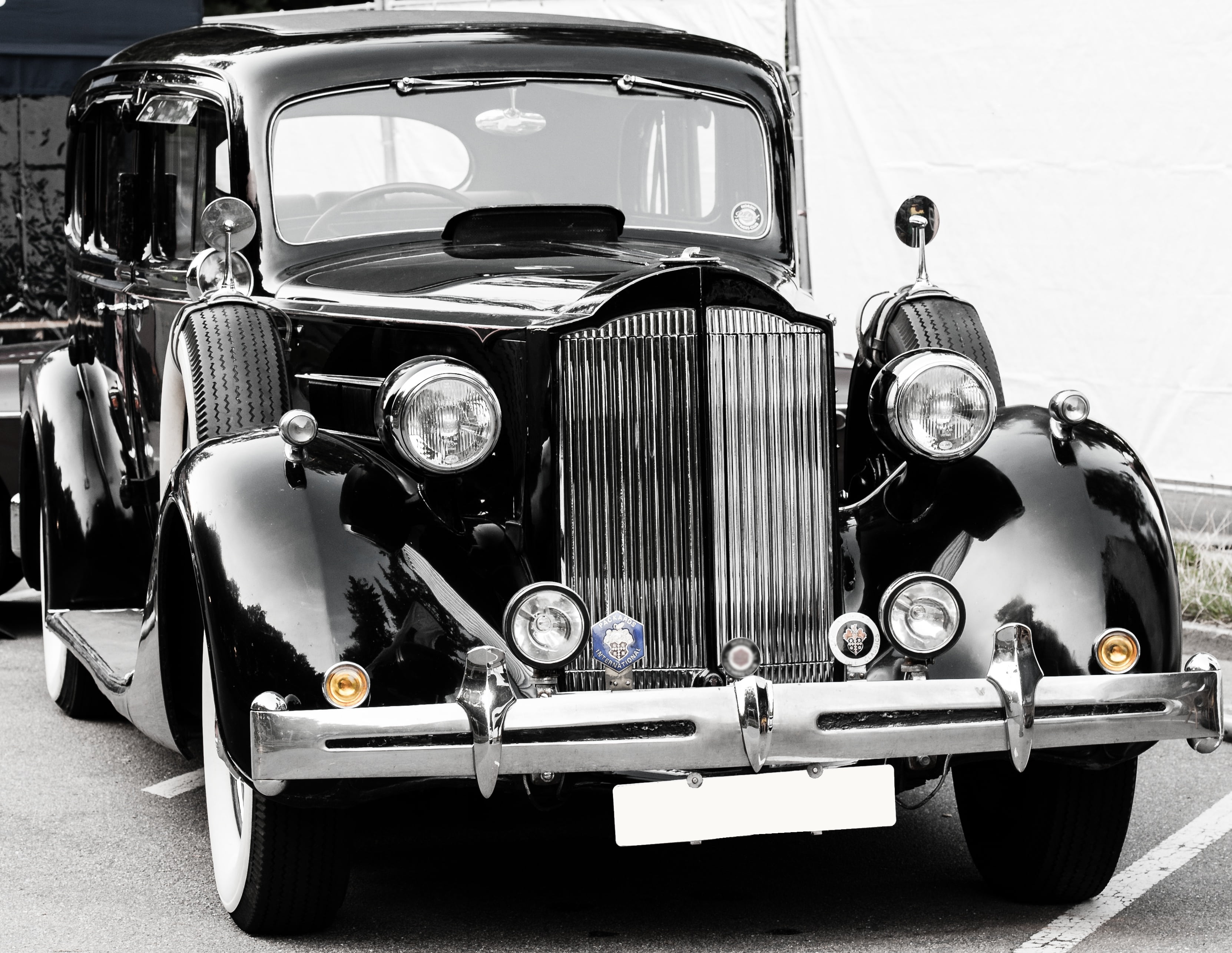 art, silver, rarity, spotlight, land vehicle, black, stationary, chrome, noble, old, nostalgia, outdoors, antique, grille, mode of transportation, day, HD Wallpaper