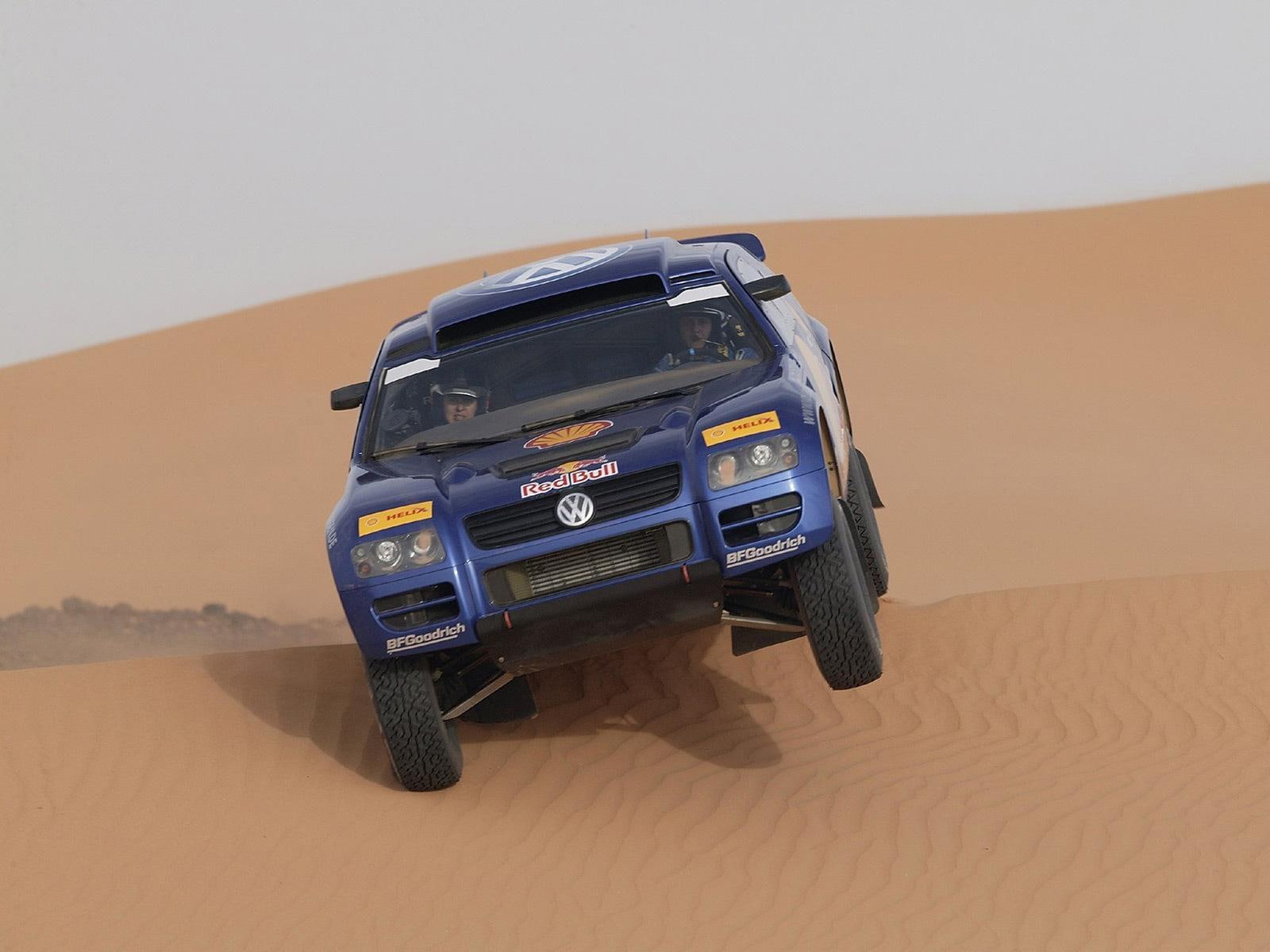 red, jump, 720P, bull, volkswagen, hd, truck, desert, cars, HD Wallpaper