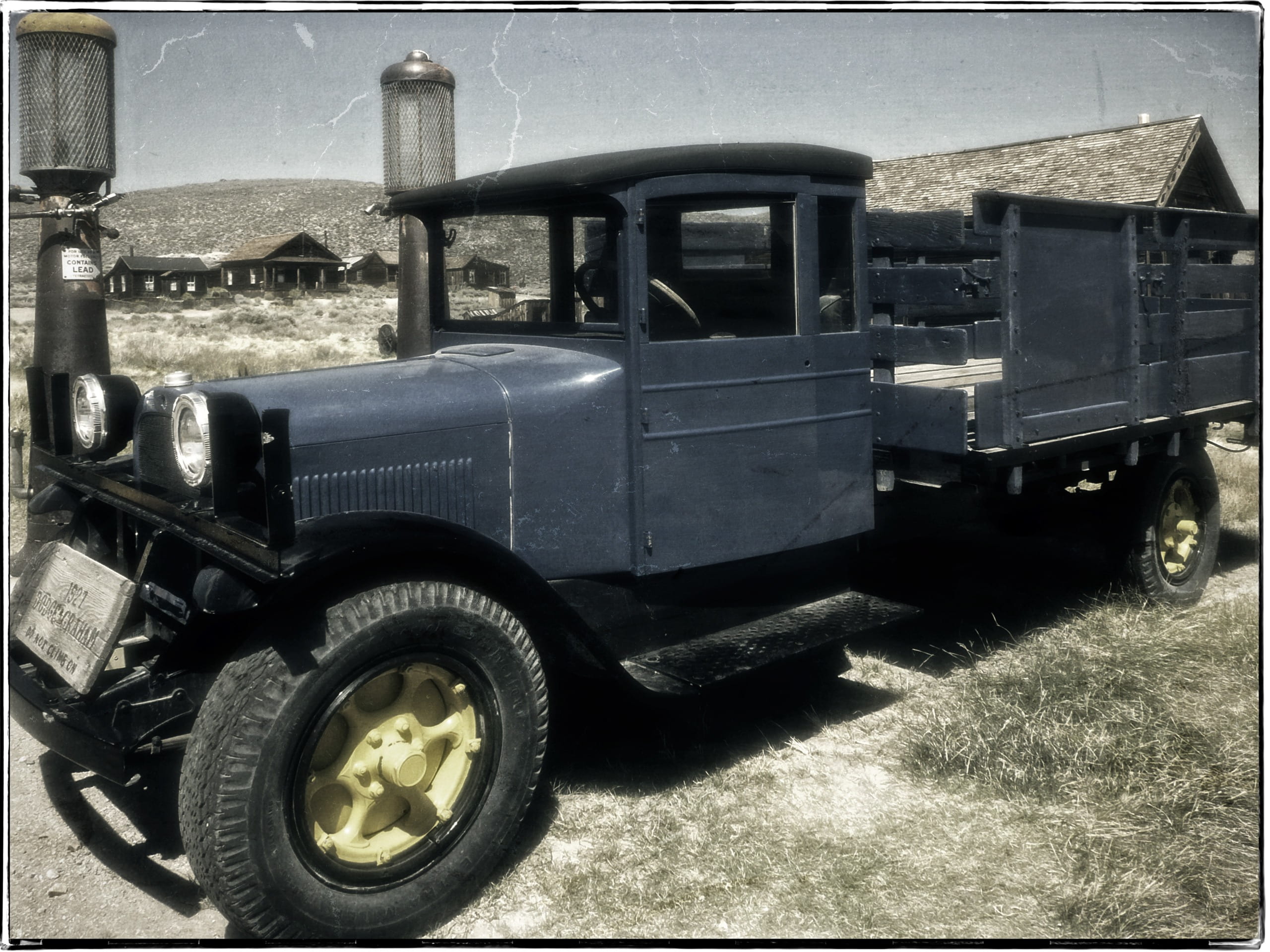 abandoned, cargo, frame, usa, tire, ancient, sunlight, transportation, vehicle, mining, parked, car, wild west, parking, land, deserted, day, gas station, HD Wallpaper