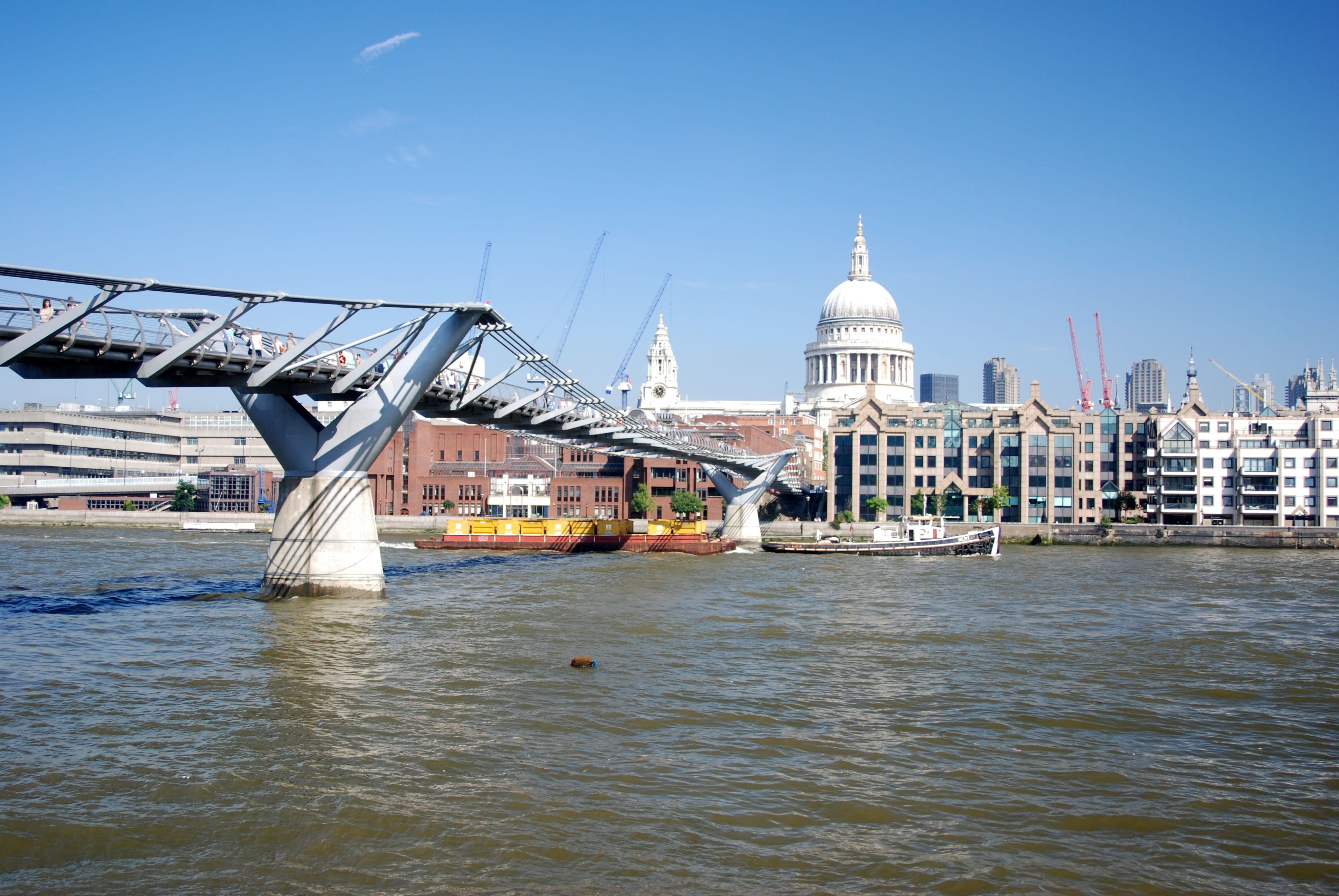 building exterior, connection, river thames, 4K, roadway, st pauls cathedral, clear sky, architectural, no people, water, waterfront, millennium, modern, HD Wallpaper