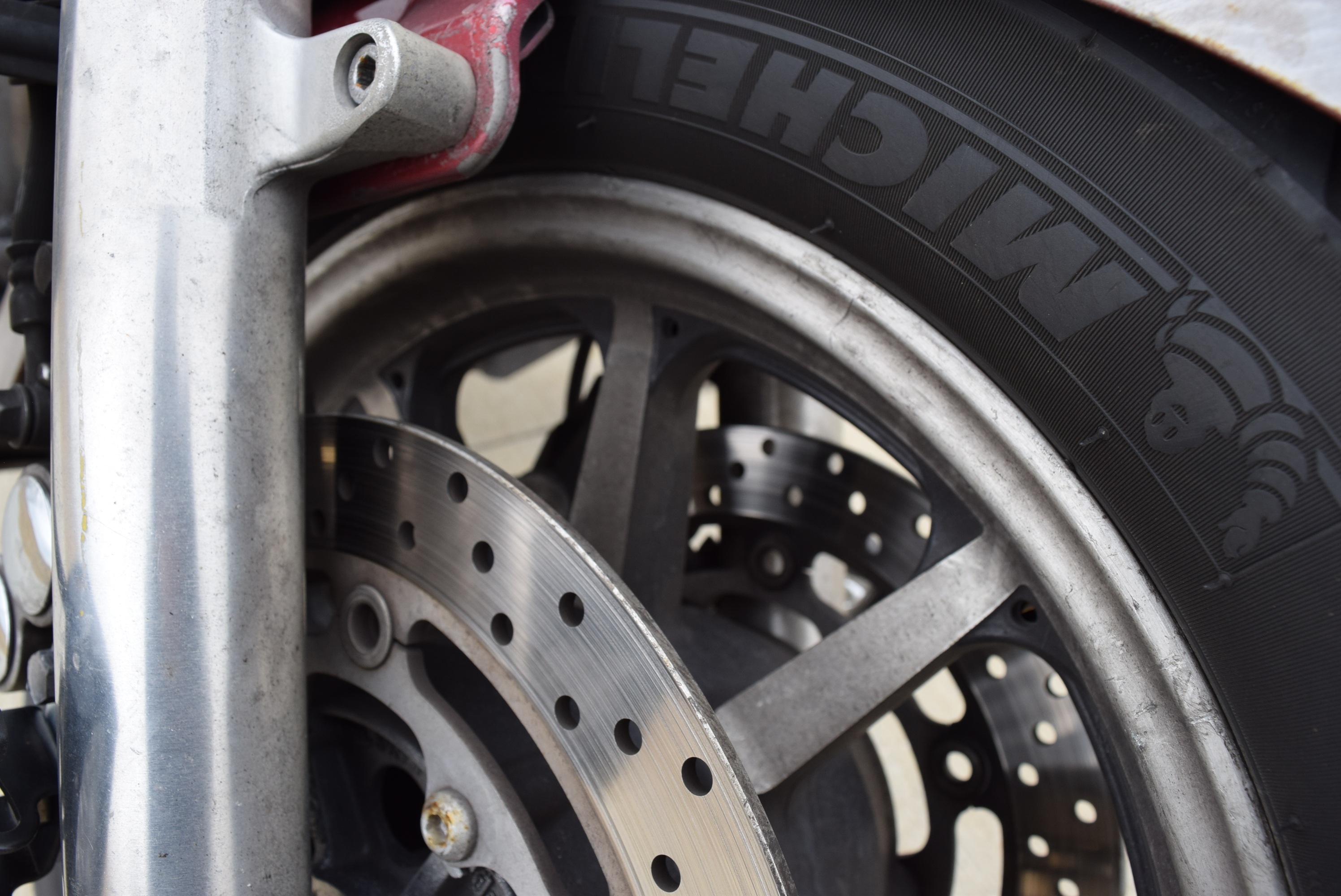 vehicle part, tire, mechanical, metal, technology, spanner, brake, vehicle, rotor, rubber, outdoors, black, michelin, alloy, day, motorcycle, cruiser, machinery, HD Wallpaper
