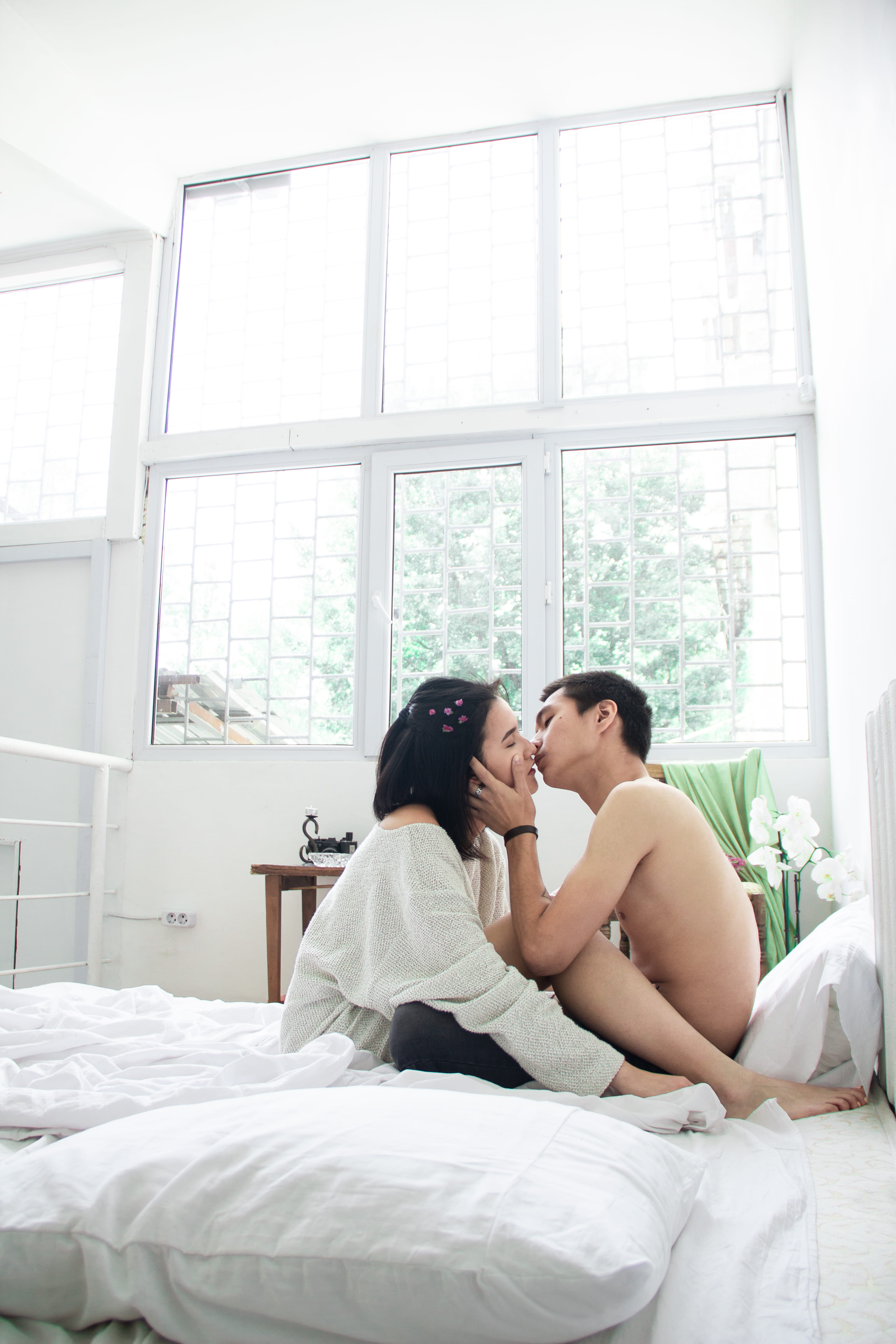 person, kiss, furniture, adult, home interior, two people, hairstyle, aesthetic, woman, young adult, window, bed, bedroom, kissing, positive emotion, day, Phone HD Wallpaper