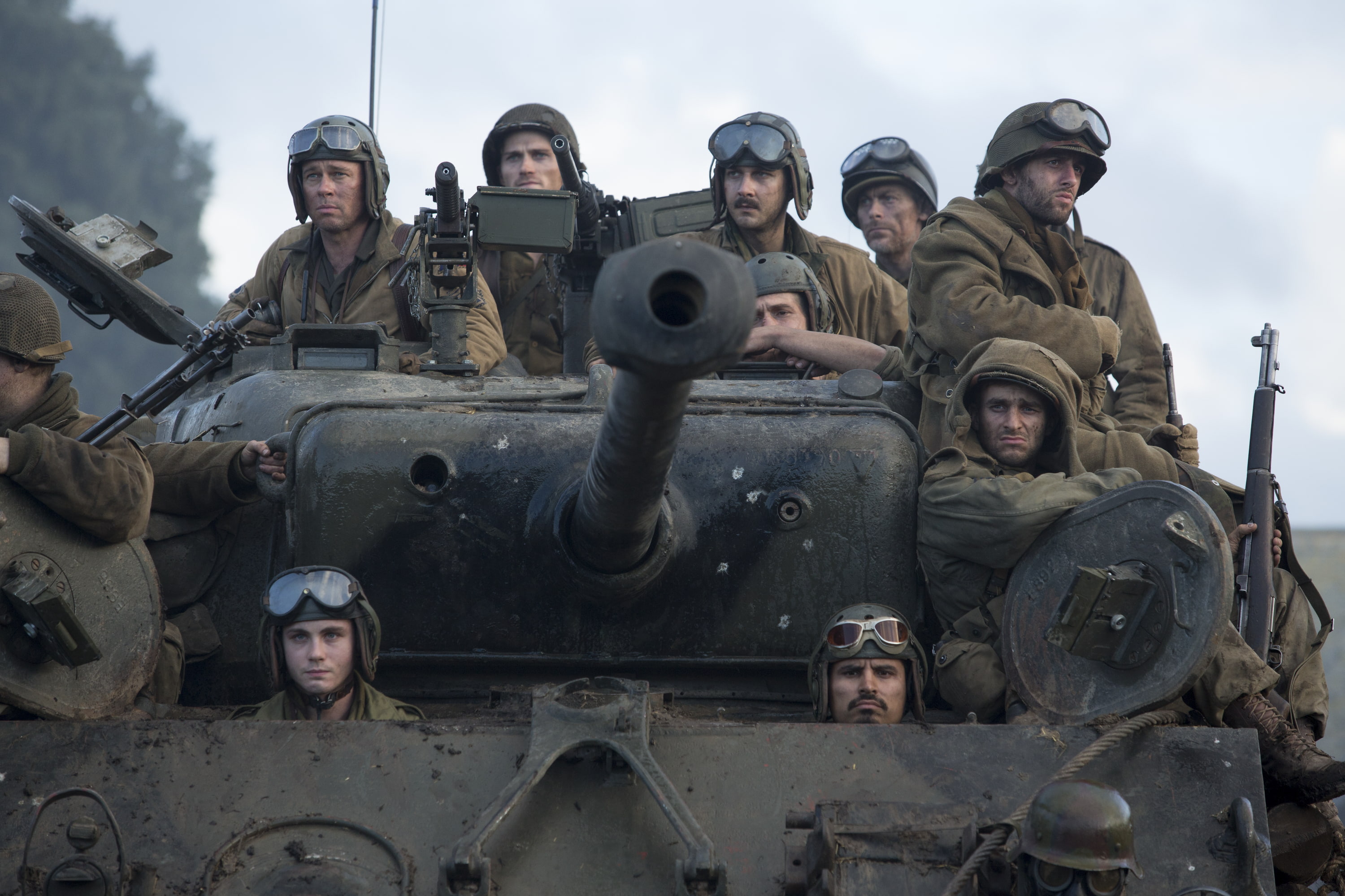 day, gun, military, conflict, " Fury", looking at camera, Brad Pitt, flag, rifle, government, power, weapon, battle, armored Tank, outdoors, M4 Sherman, HD Wallpaper