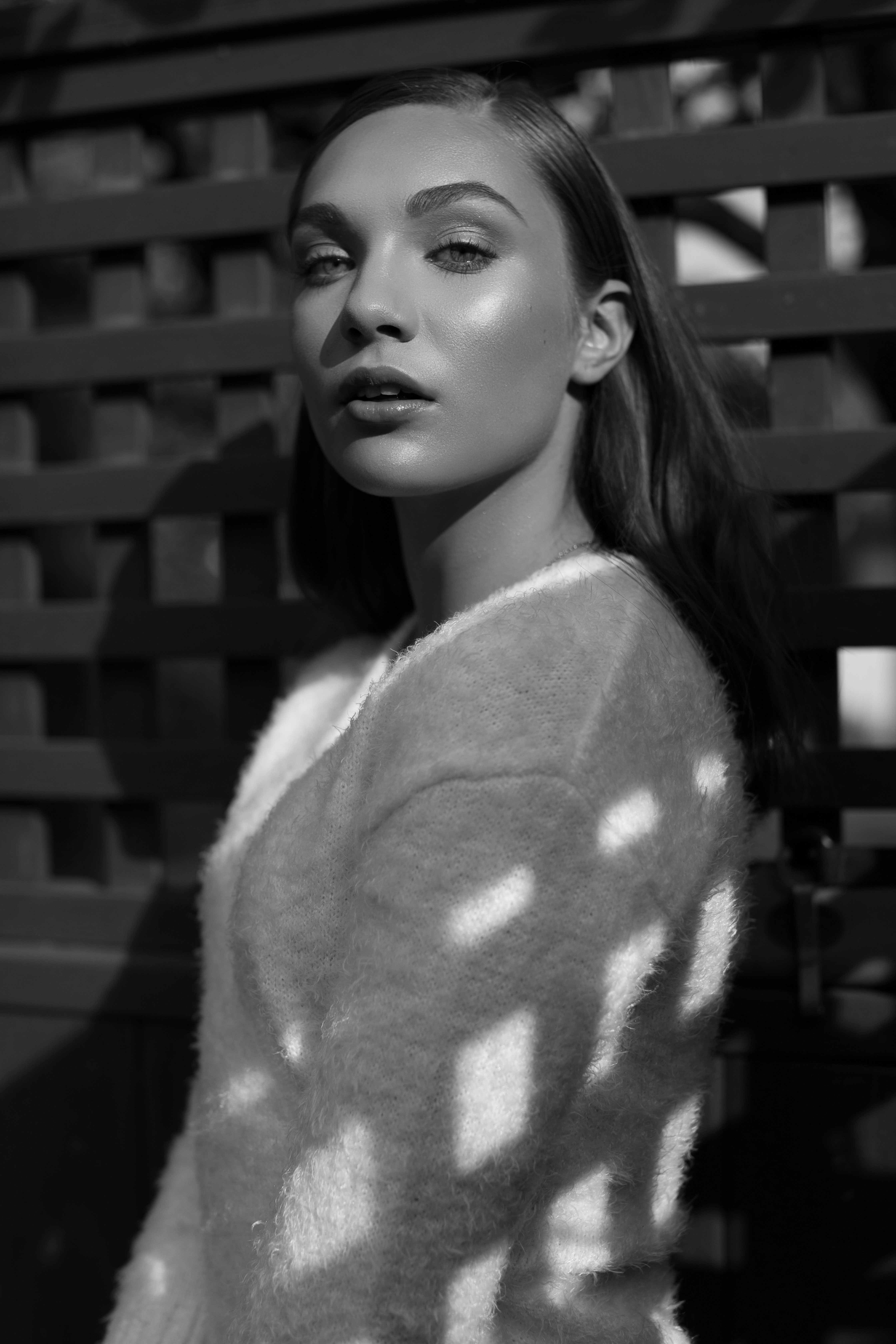 women, monochrome, dancer, Maddie Ziegler, 5K, Phone HD Wallpaper