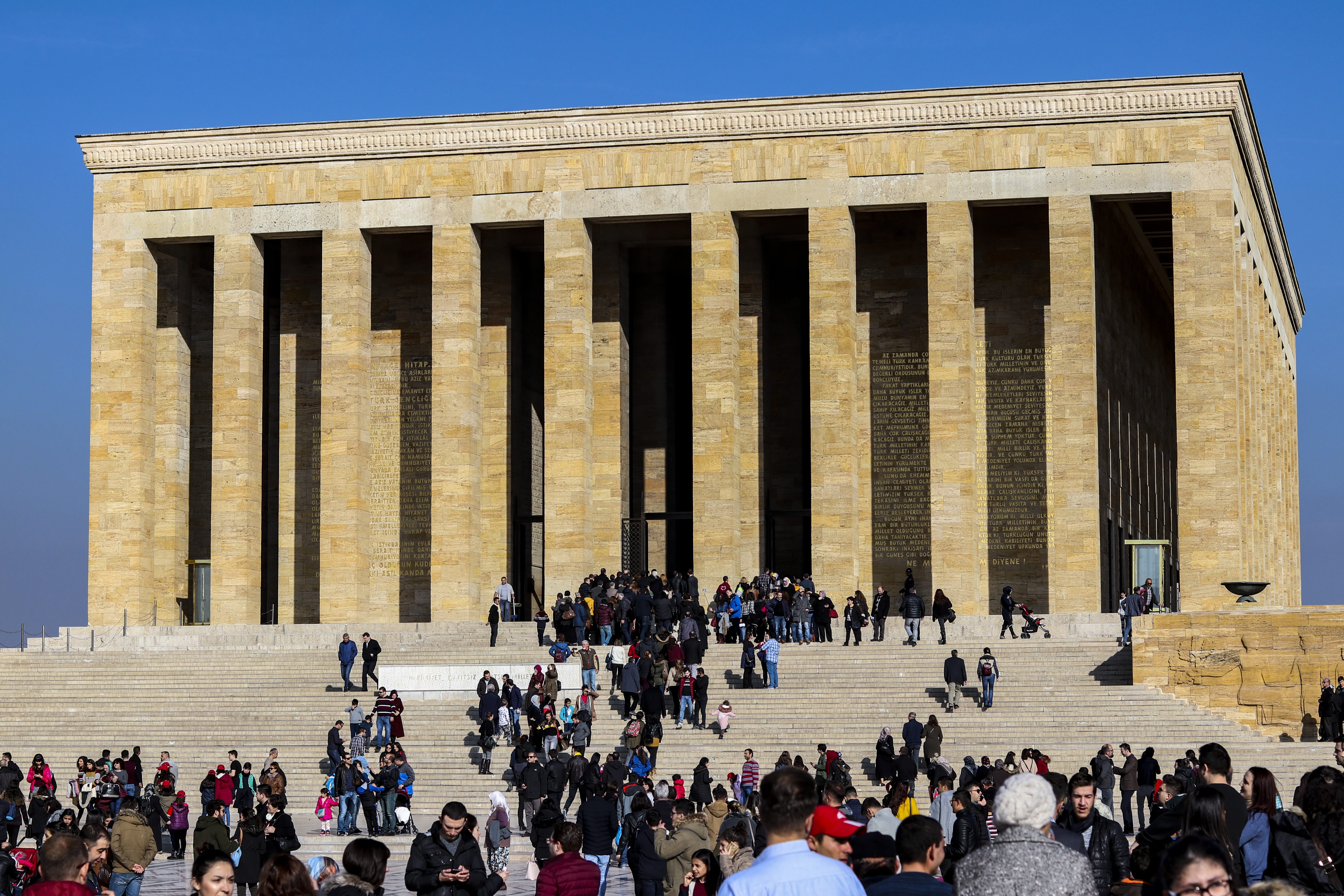 tourist, architecture, male, crowd, architectural column, soldier, tourism, soldiers, travel destinations, army, struggle, group of people, turkey, founder, HD Wallpaper