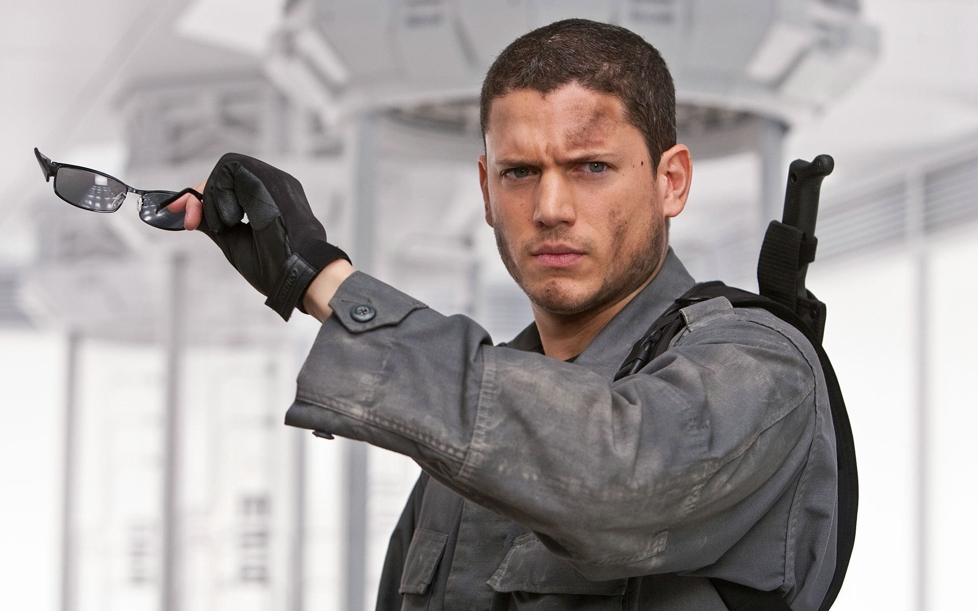 indoors, goggles, one Person, equipment, 1080P, people, jacket, mechanic, adult, portrait, caucasian Ethnicity, dirt, actor, one Man Only, gray, working, HD Wallpaper