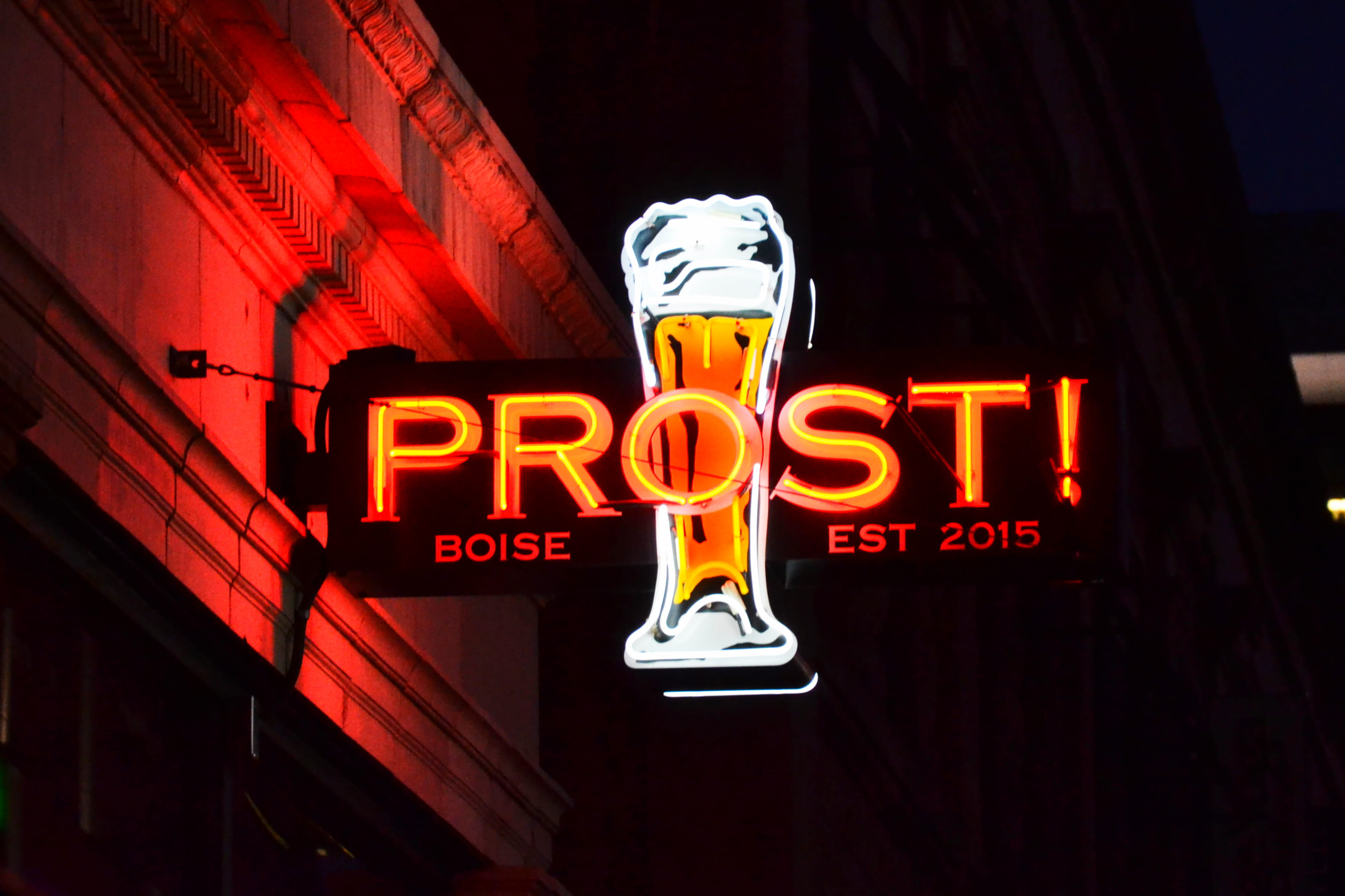 signage, city, no people, building exterior, bar - drink establishment, commercial sign, low angle view, built structure, light, glowing, western script, HD Wallpaper