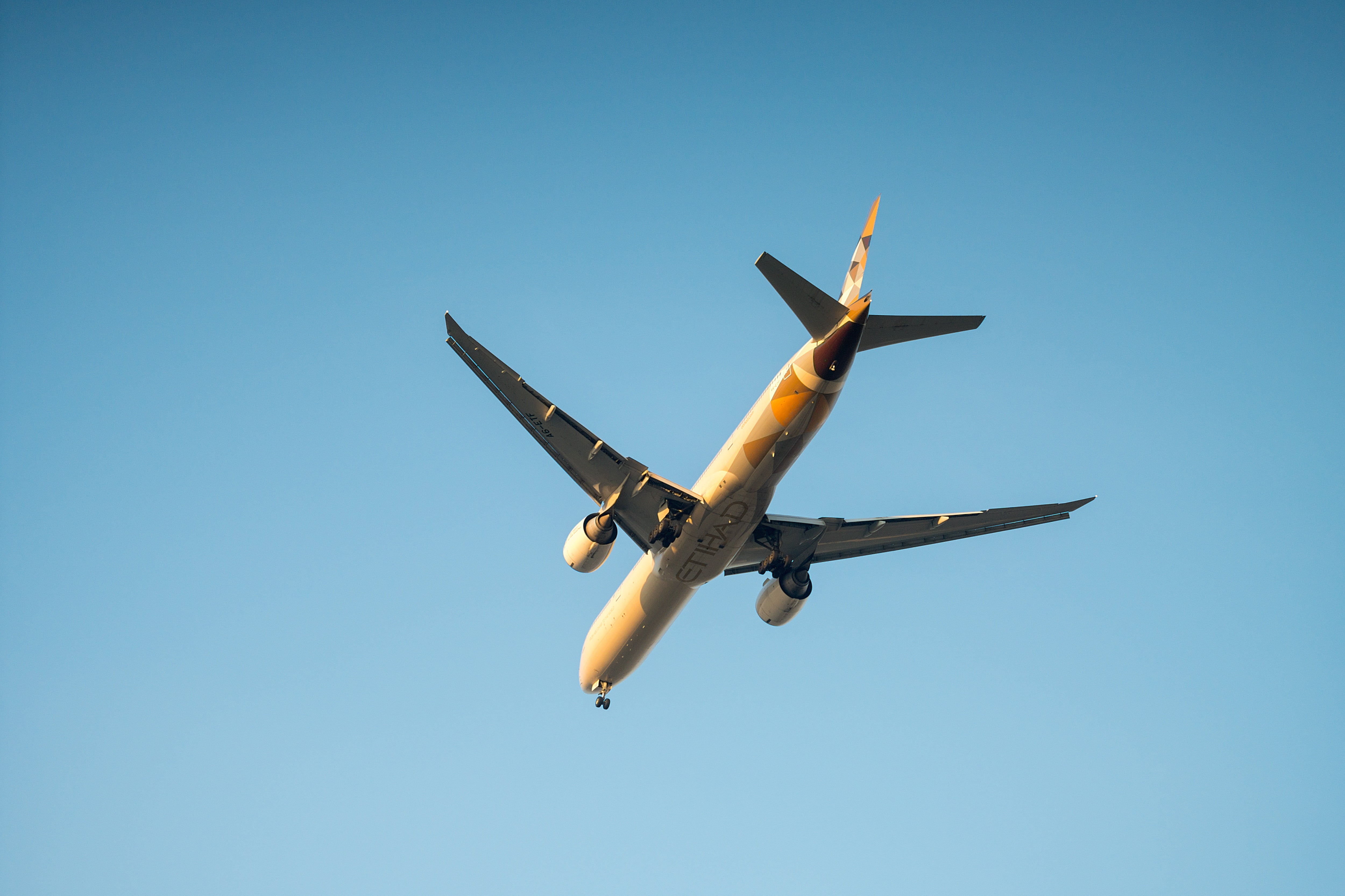 trip, aircraft, flying, wing, modern, white, no people, leaving, transportation, sunny, sun, going, on the move, navigation, holiday, fly, sky, nature, HD Wallpaper