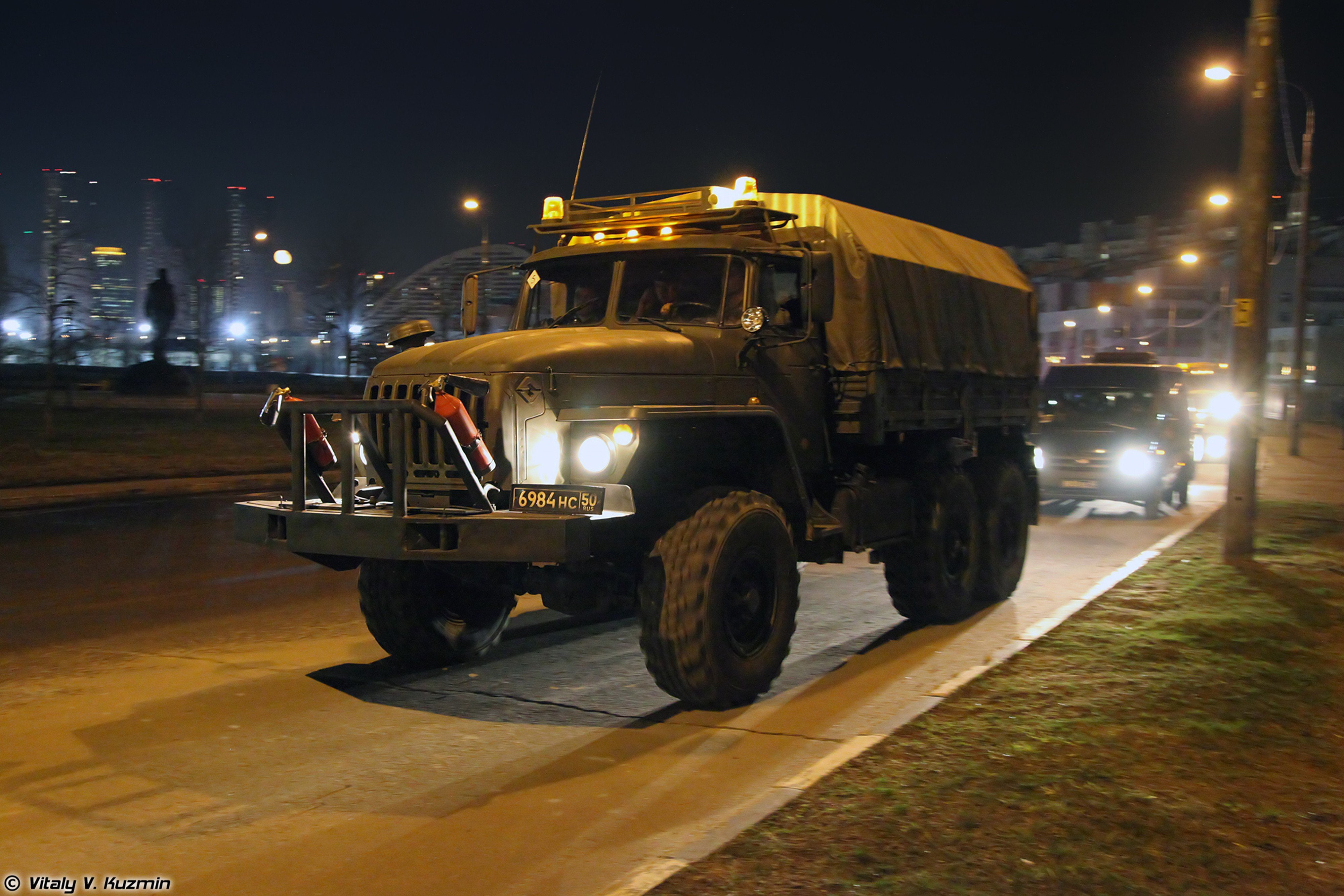 4K, truck, vehicles, 4000x2667, army, russian, carrier, russia, alabino, wheeled, kt l, light, evacuation, moscow, parade, military, march, night, HD Wallpaper