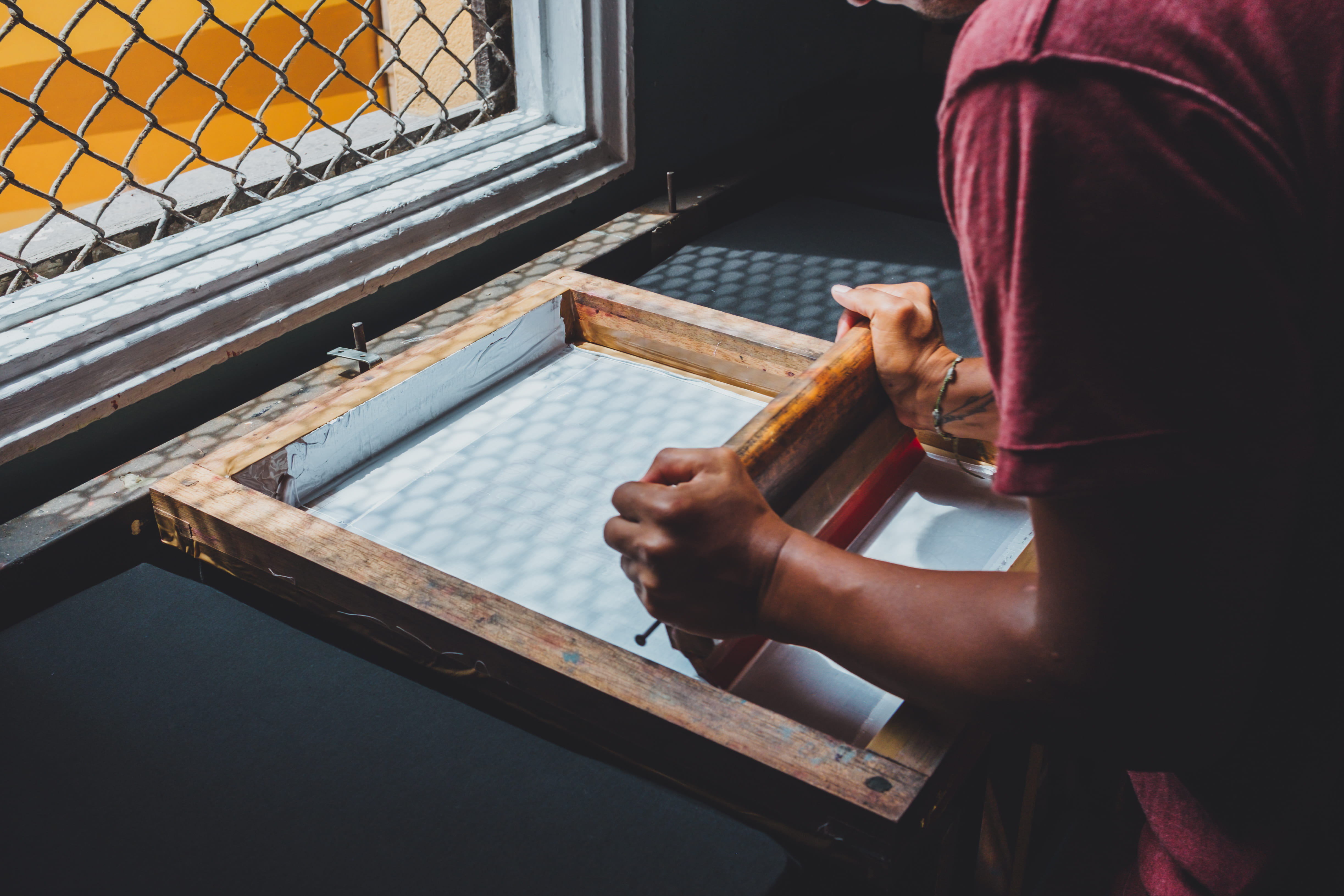 screen printing, craft, man, planer, woman, print, day, midsection, real people, leisure activity, men, side view, hand, sitting, screen, handcraft, human hand, HD Wallpaper
