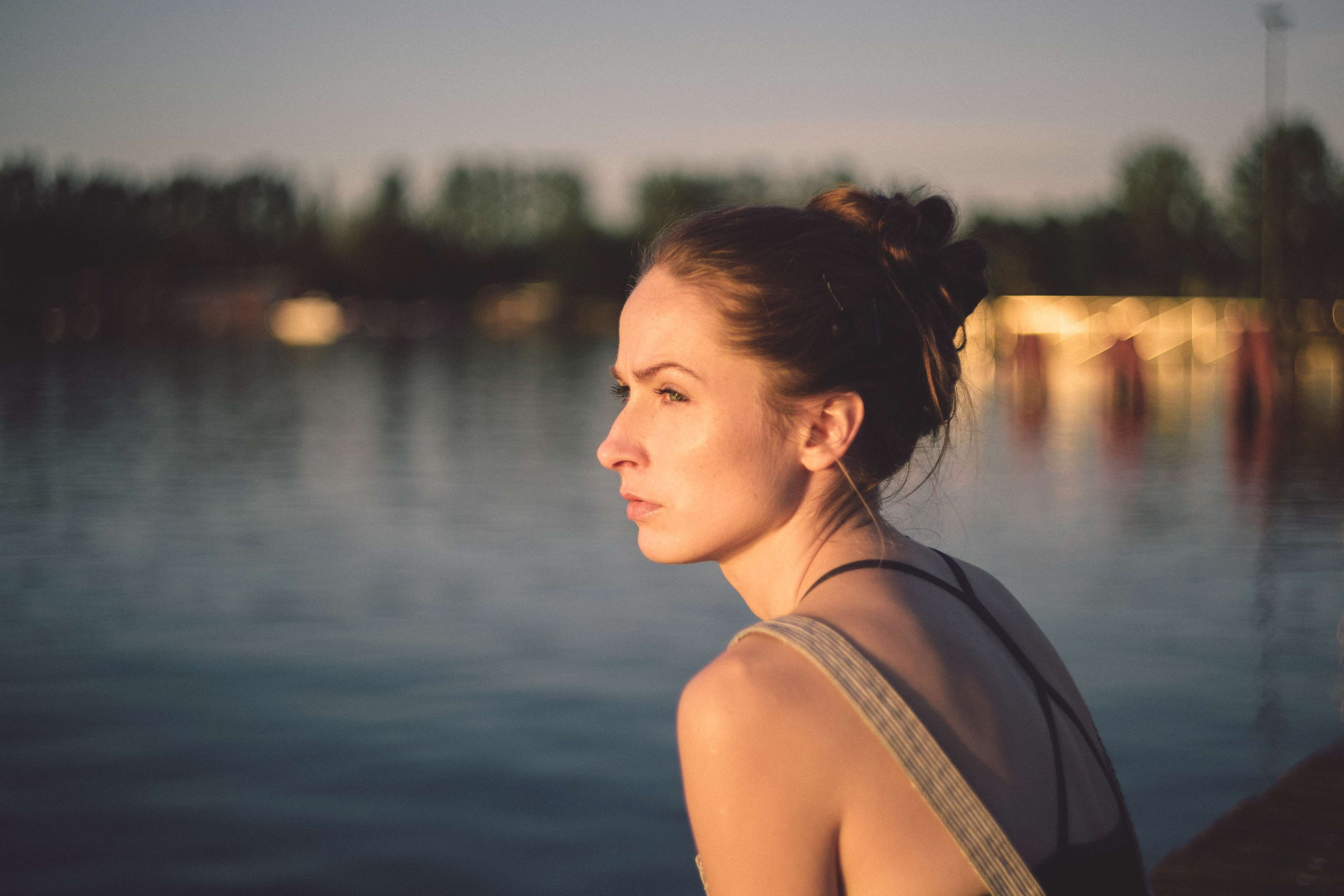 sea, beautiful, focus on foreground, light, real people, looking, wate, water, contemplation, evening, city, nature, portrait, fashion, sunset, travel, HD Wallpaper