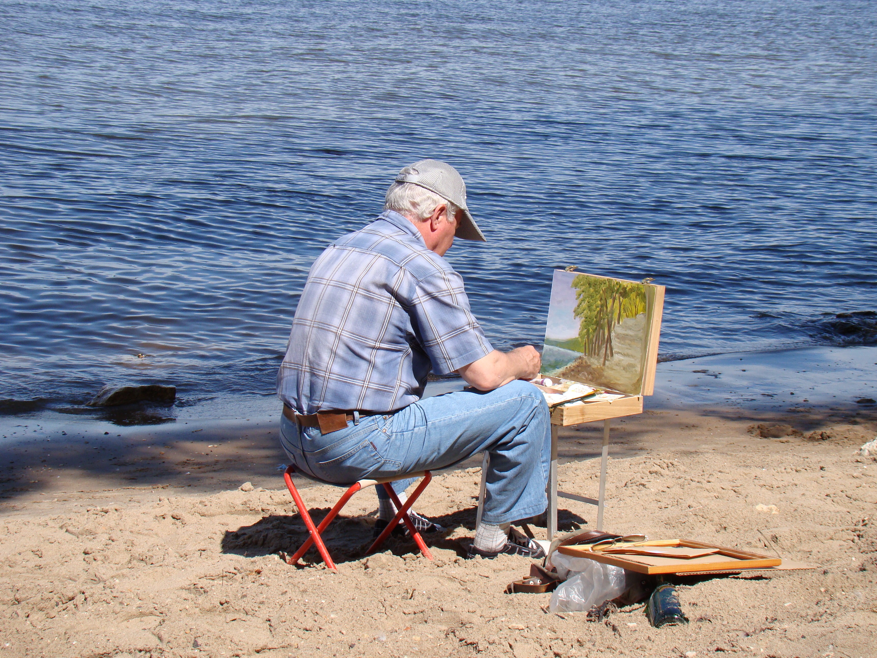 sitting, side view, blue, water, plein air, people, the painters case, casual clothing, sand, men, etude, land, outdoors, full length, laptop, 2K, river, HD Wallpaper