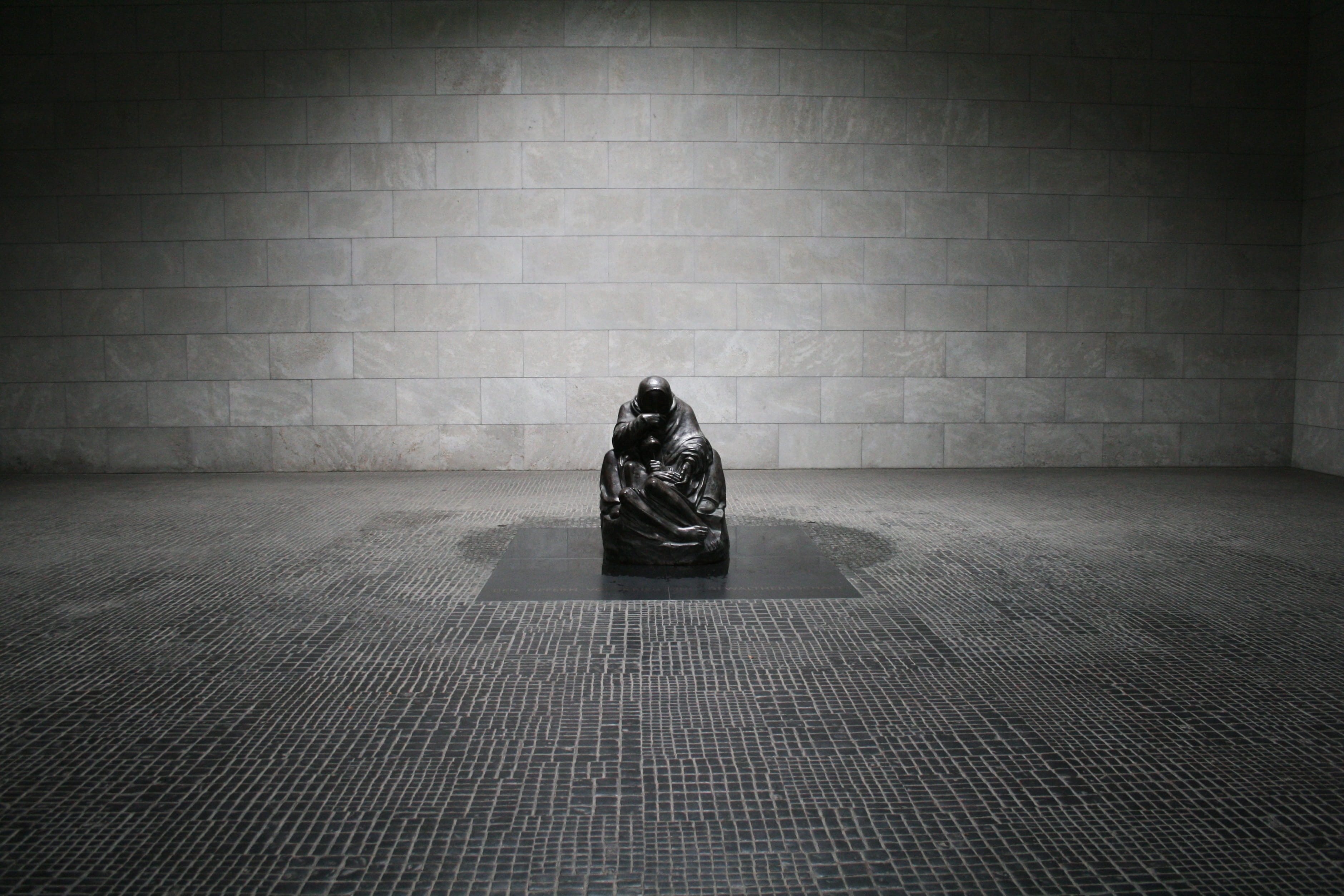 sitting, sculpture, day, suit, wall, built structure, human representation, vignette, no people, pattern, travel, wall - building feature, representation, HD Wallpaper