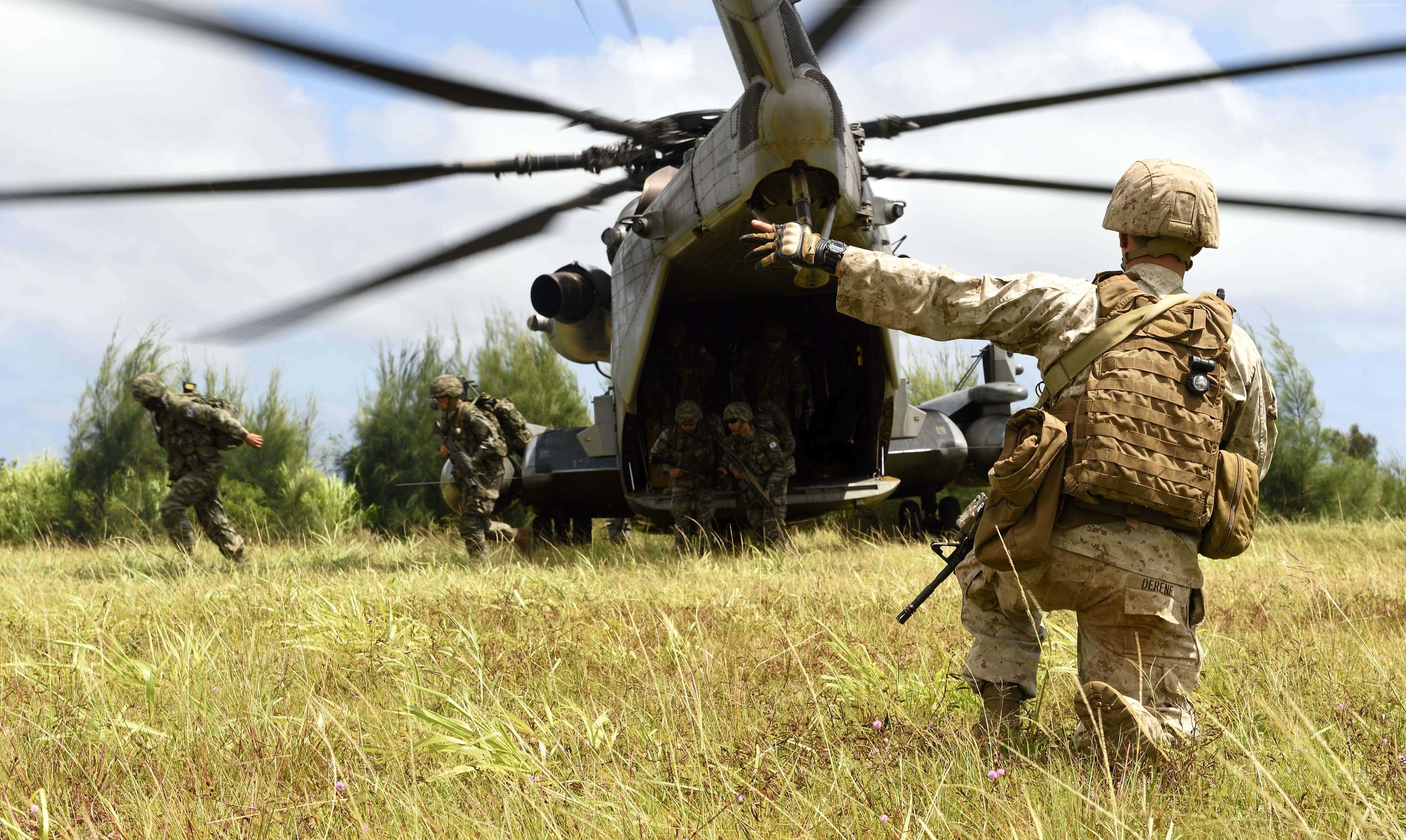 nature, soldier, armed forces, machine gun, landing force, people, government, uniform, rifle, field, military, outdoors, plant, camouflage clothing, helicopter, HD Wallpaper