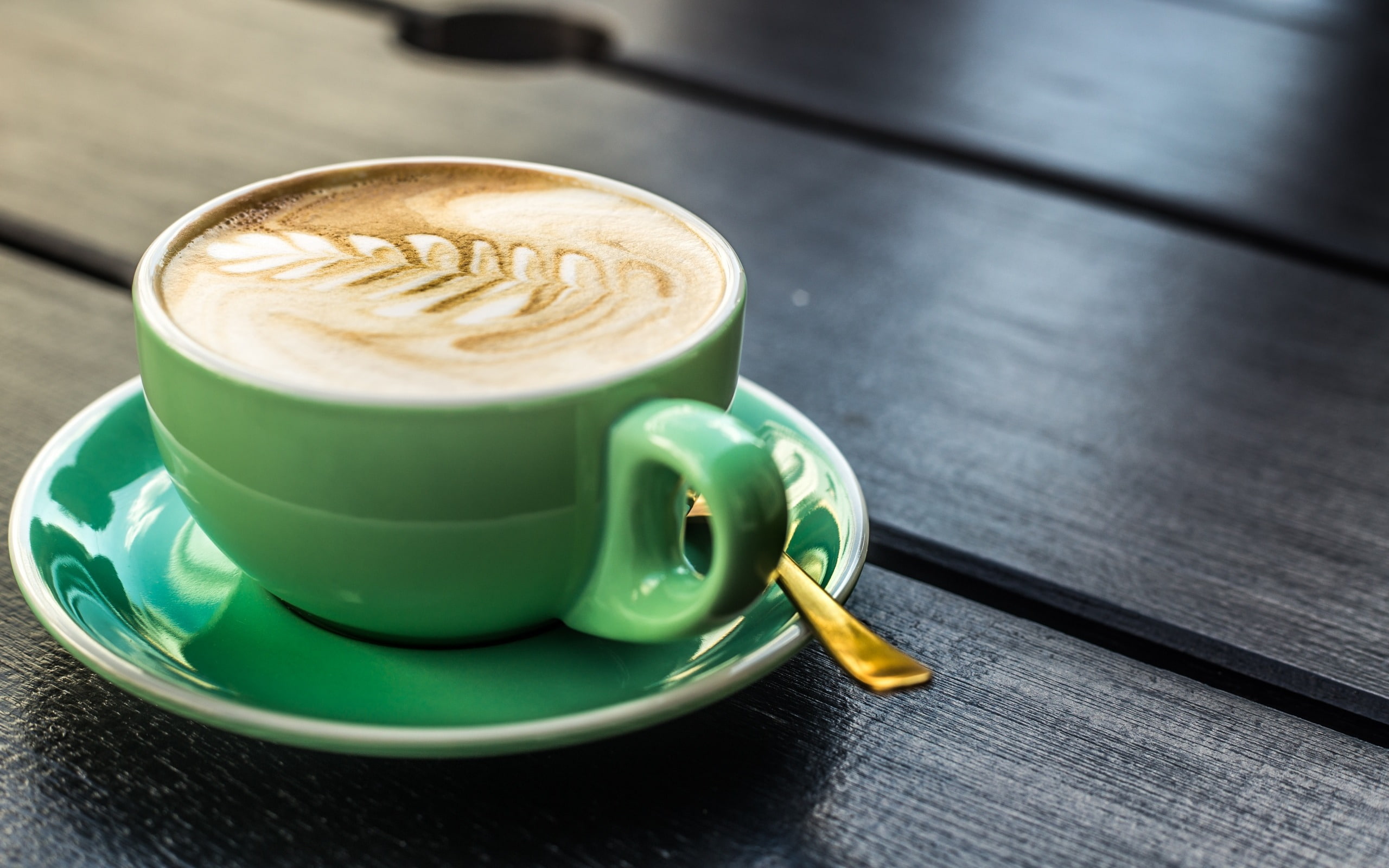 crockery, 2K, foam, froth art, coffee, coffee cup, hot drink, cappuccino, quality, cafe, indoors, refreshment, table, focus on foreground, still life, HD Wallpaper