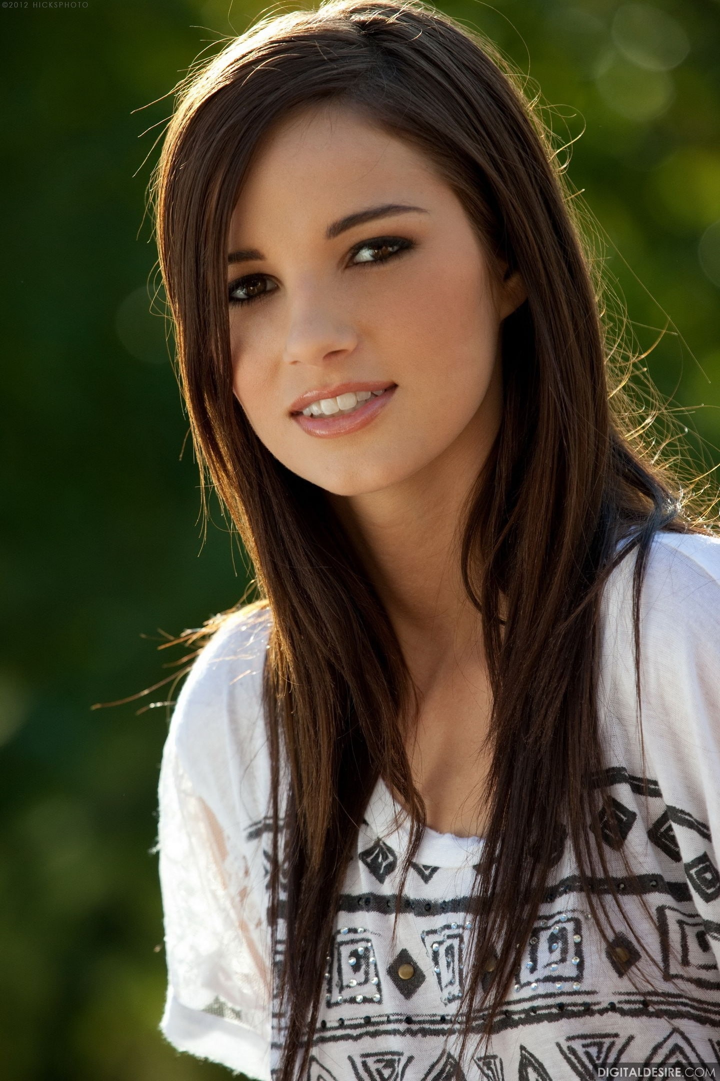 hd, hair, 1080P, wal, standing, women, smiling, long, art, eyes, brown, morgan, people, brunettes, x, outdoors, madison, faces, Phone HD Wallpaper