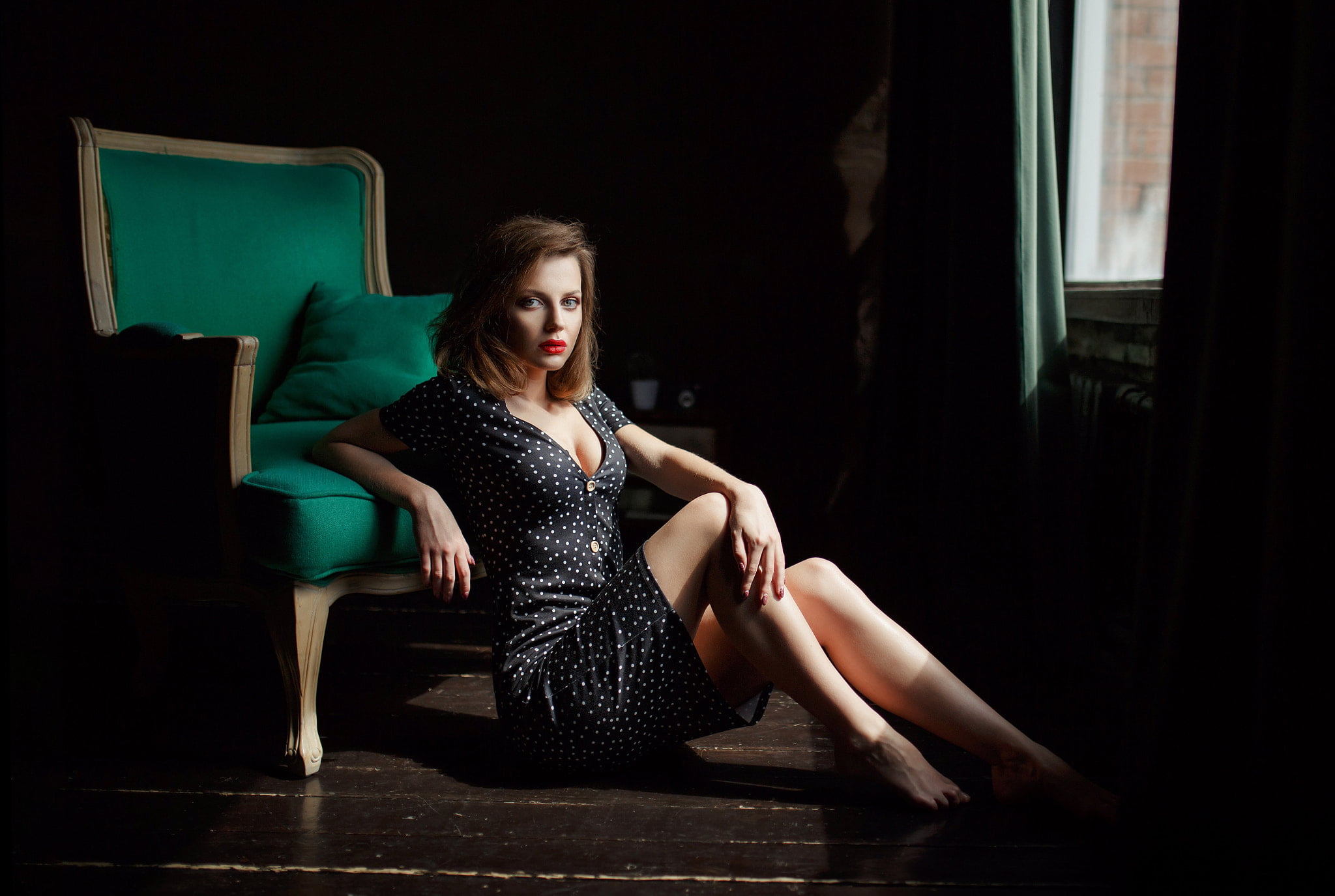 women, dress, red lipstick, 1080P, on the floor, cleavage, blue eyes, brunette, women indoors, legs, Dmitriy Leibovitz, barefoot, chair, HD Wallpaper