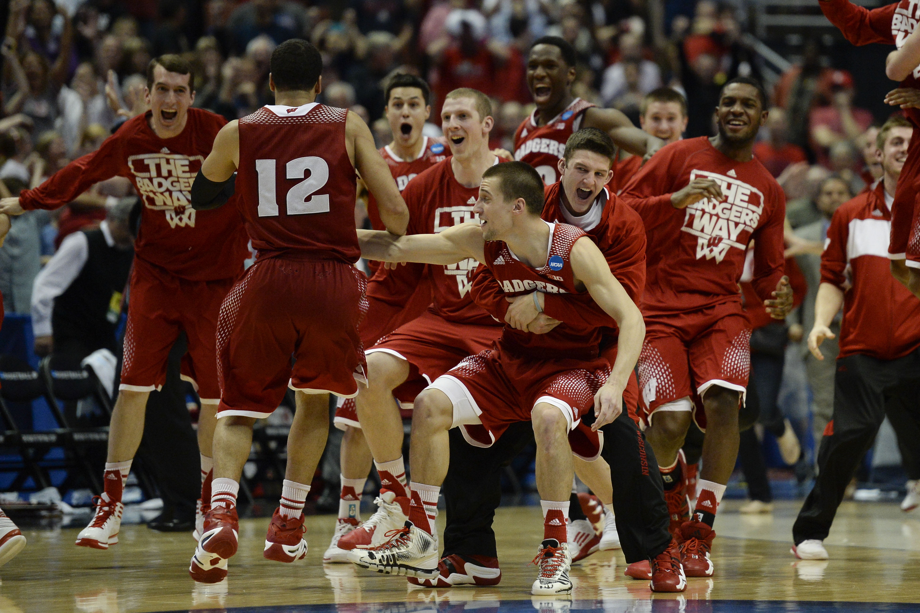 4K, real people, elite 8, people, jersey, arizona wildcats, basketball, joy, young Adult, sam dekker, red, group Of People, sports Team, professional Sport, HD Wallpaper