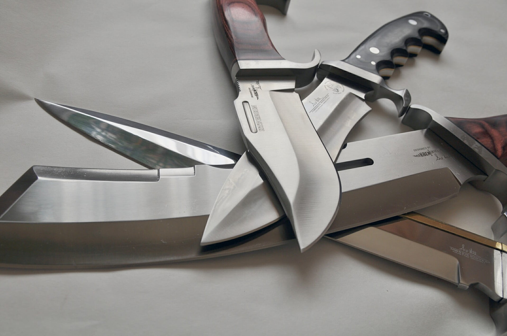 metal, knife, no People, metallic, work Tool, paper, backgrounds, kitchen Utensil, cold, swords, table, blade, group of Objects, handle, still life, repairing, HD Wallpaper