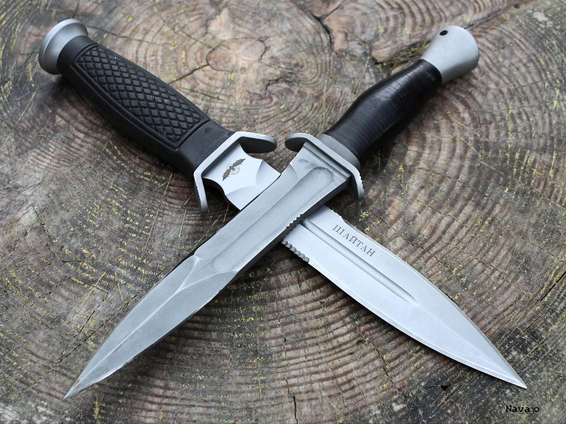indoors, War and Army, steel, table, close-up, two, alloy, work tool, silver colored, handled, sharp, knife, war, no people, day, two objects, high angle view, HD Wallpaper