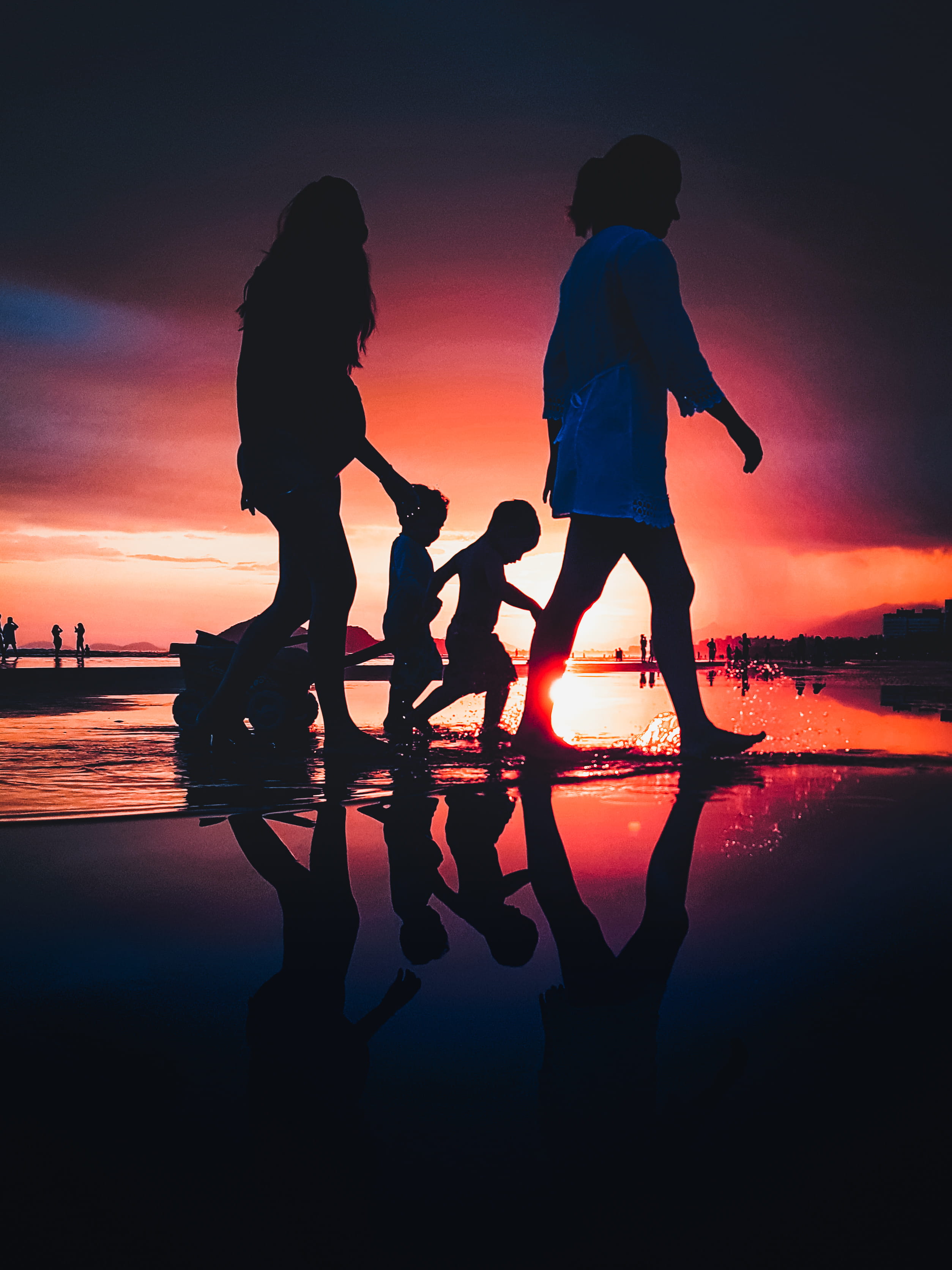 reflection, sea, sunrise, full length, shore, leisure activity, family, bonding, th, silhouette, child, daughter, girls, lifestyles, beach, walking, real people, Phone HD Wallpaper