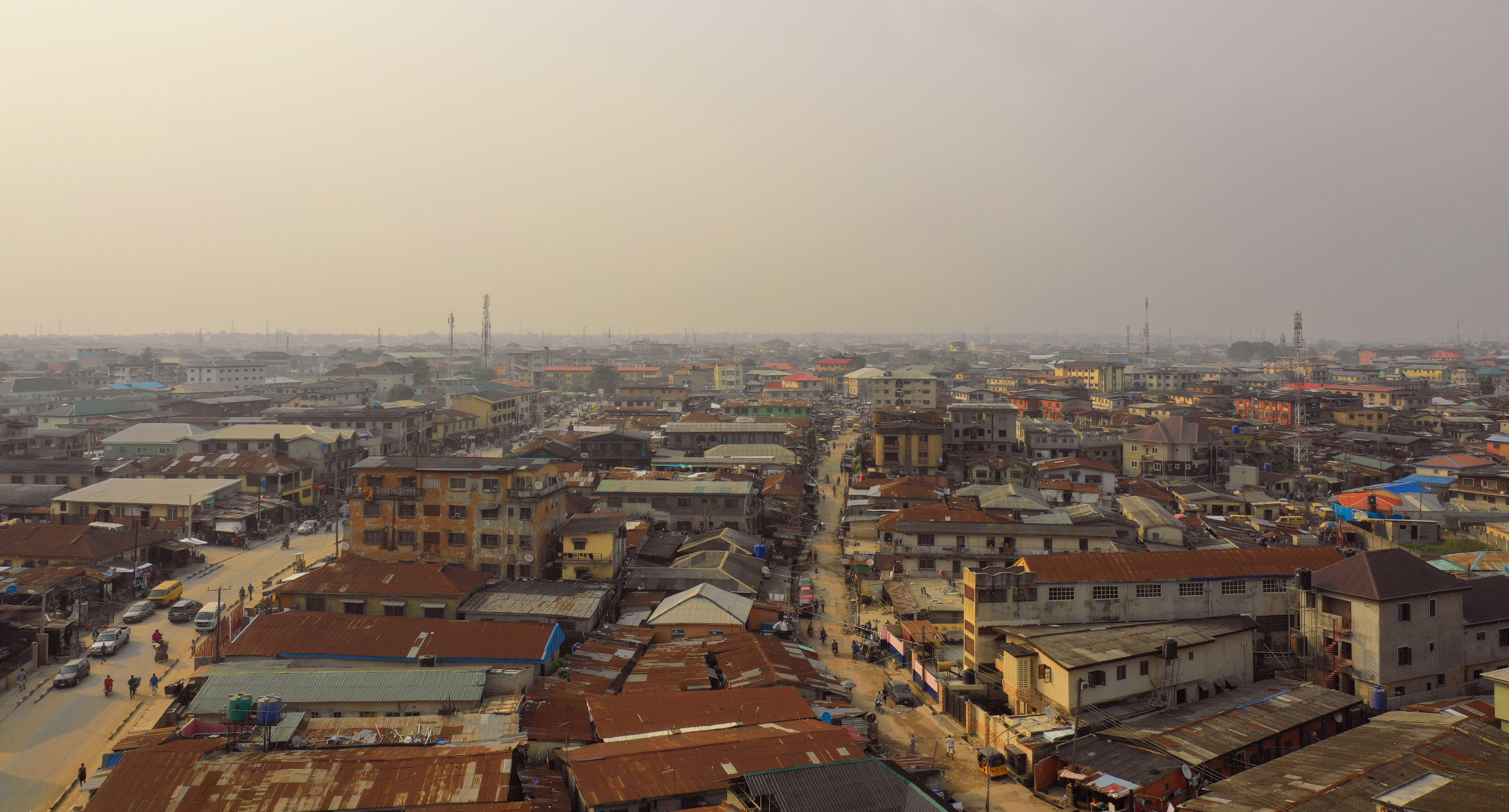 metropolis, fog, outdoors, dirt, roof, townscape, person, landscape, nature, city, bariga, street, 43 ilaje rd, copy space, residential district, human, HD Wallpaper