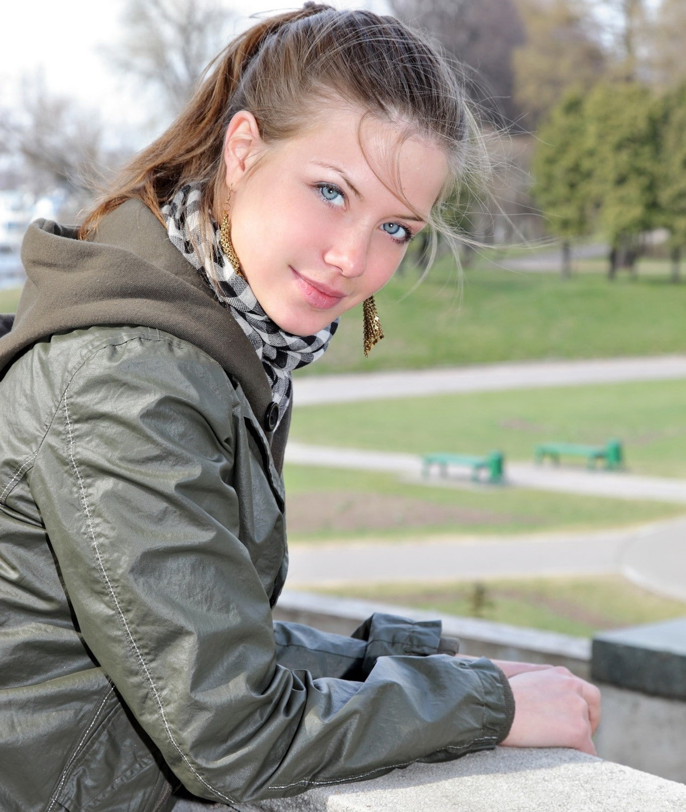 720P, x, earrings, jackets, hd, anita, c, blue, people, scarf, bench, eyes, women, wallp, smiling, silver, blondes, art, Phone HD Wallpaper