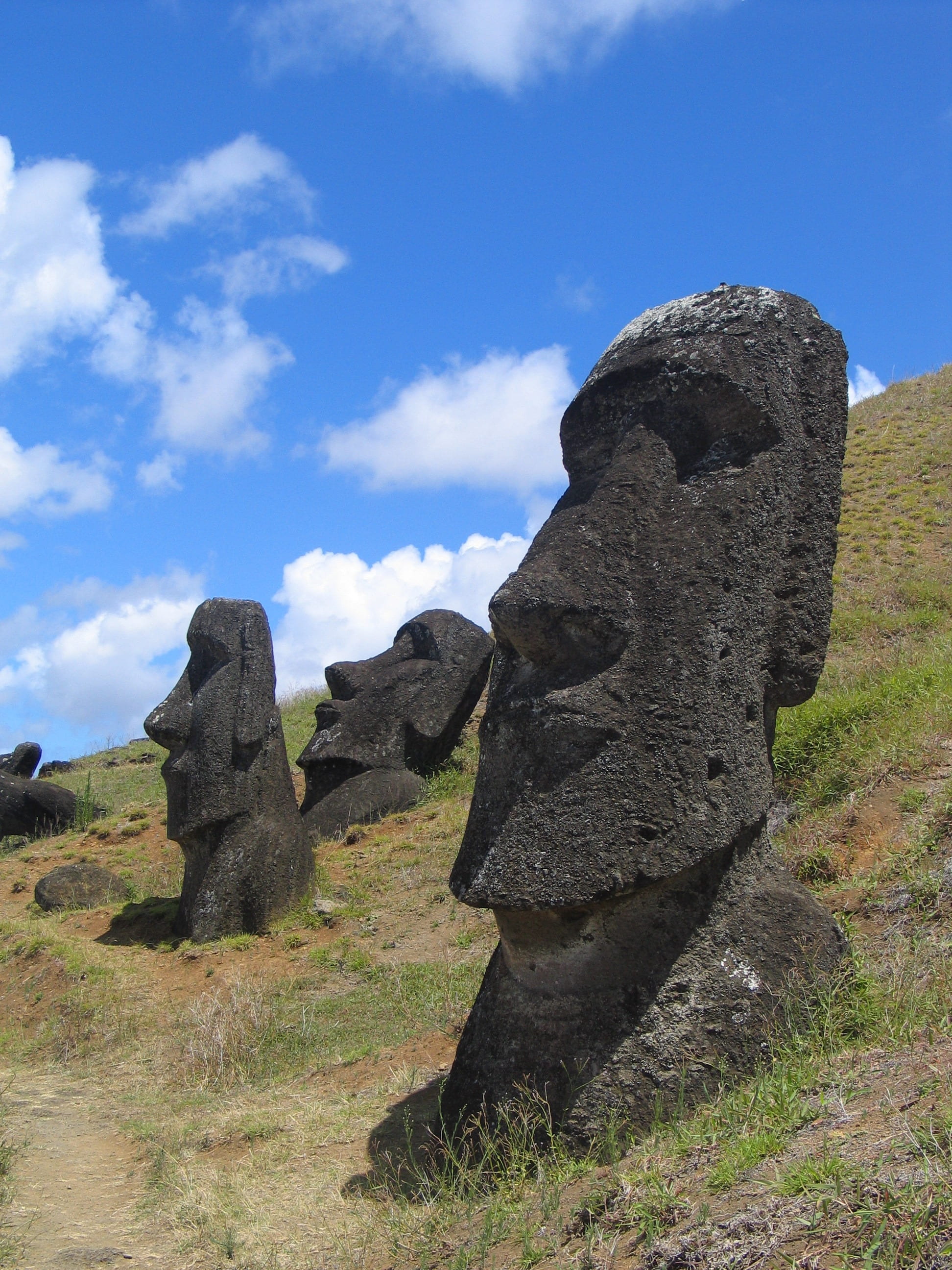 tourism, 2K, easter island, religion, the past, travel destinations, figure, ancient civilization, head plastic, face, statues, sculpture, landscape, ancient, Phone HD Wallpaper