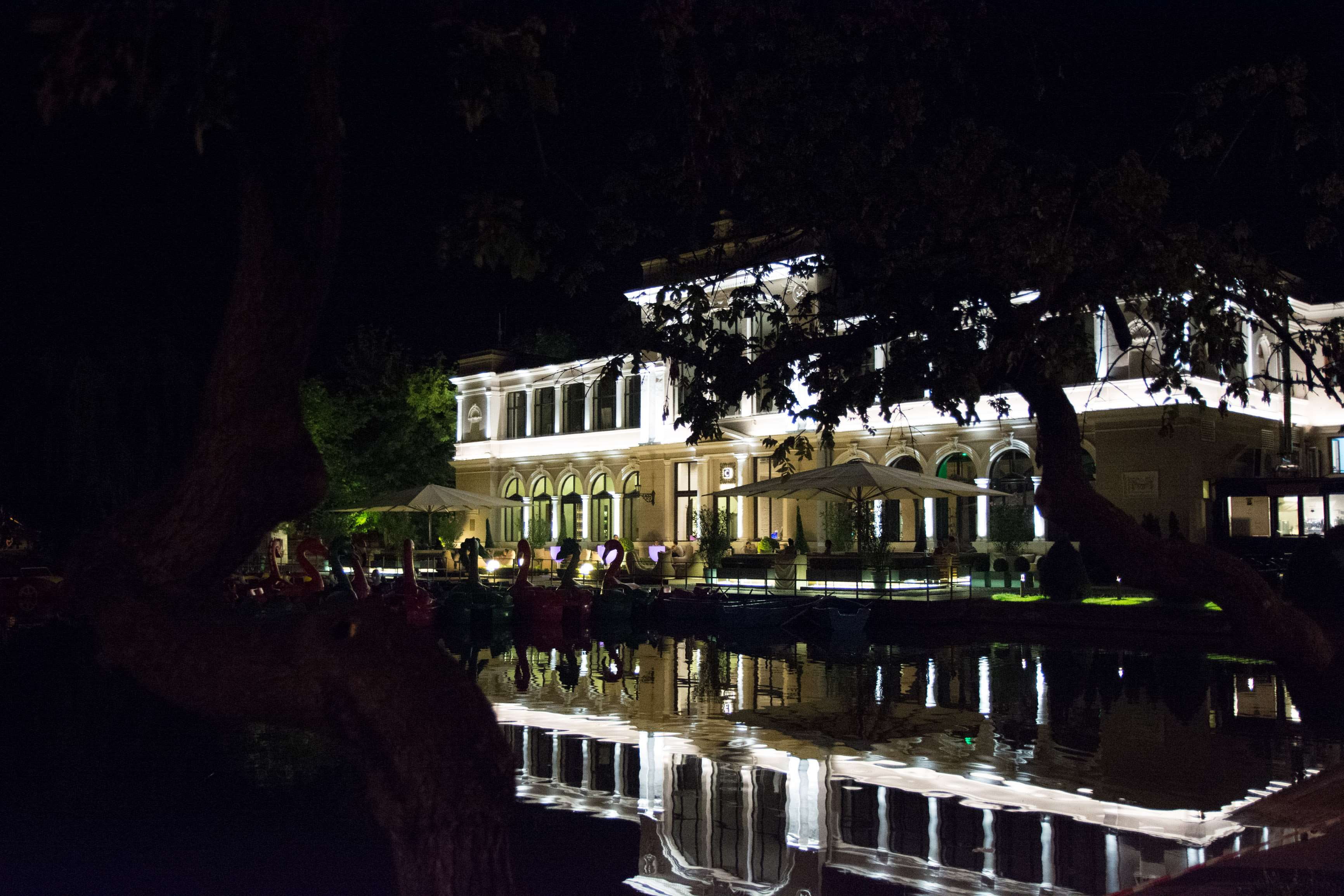 chios cluj at night, no people, built structure, lake, outdoors, house, water, waterfront, illuminated, architecture, 2K, city, night, nature, reflection, HD Wallpaper