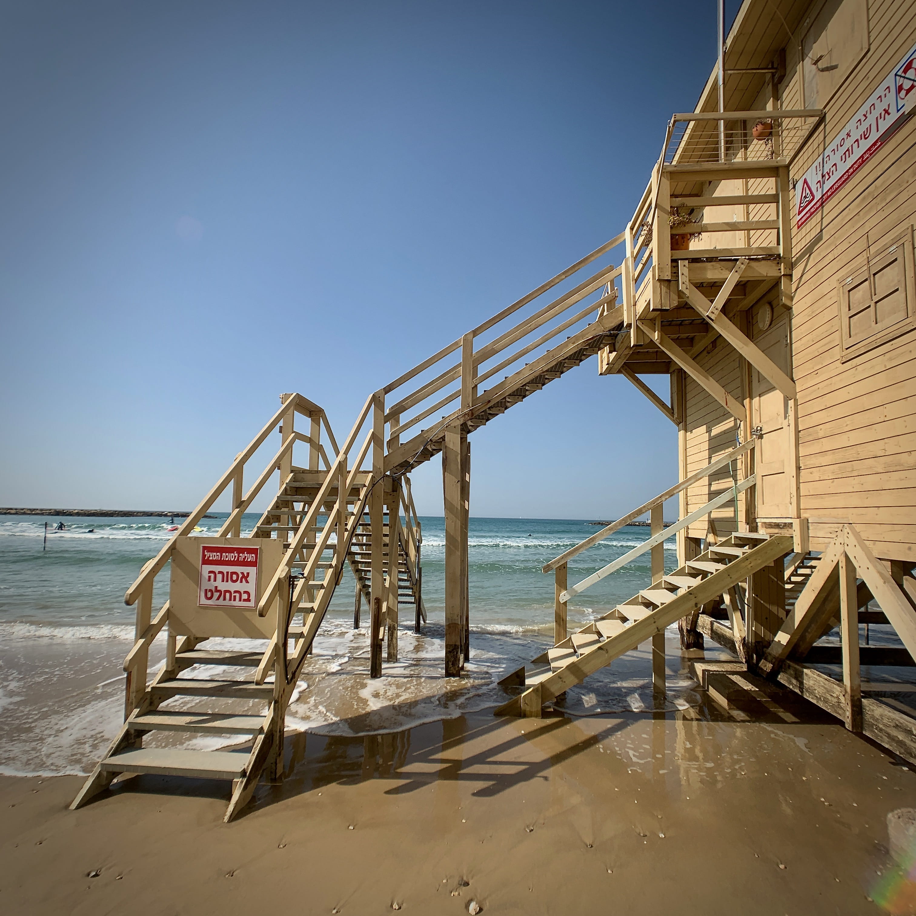 clear sky, built structure, horizon, nature, tel aviv, beachfront, water, 2K, outdoors, banister, architecture, sunlight, land, plywood, wood, sea, sand, Phone HD Wallpaper