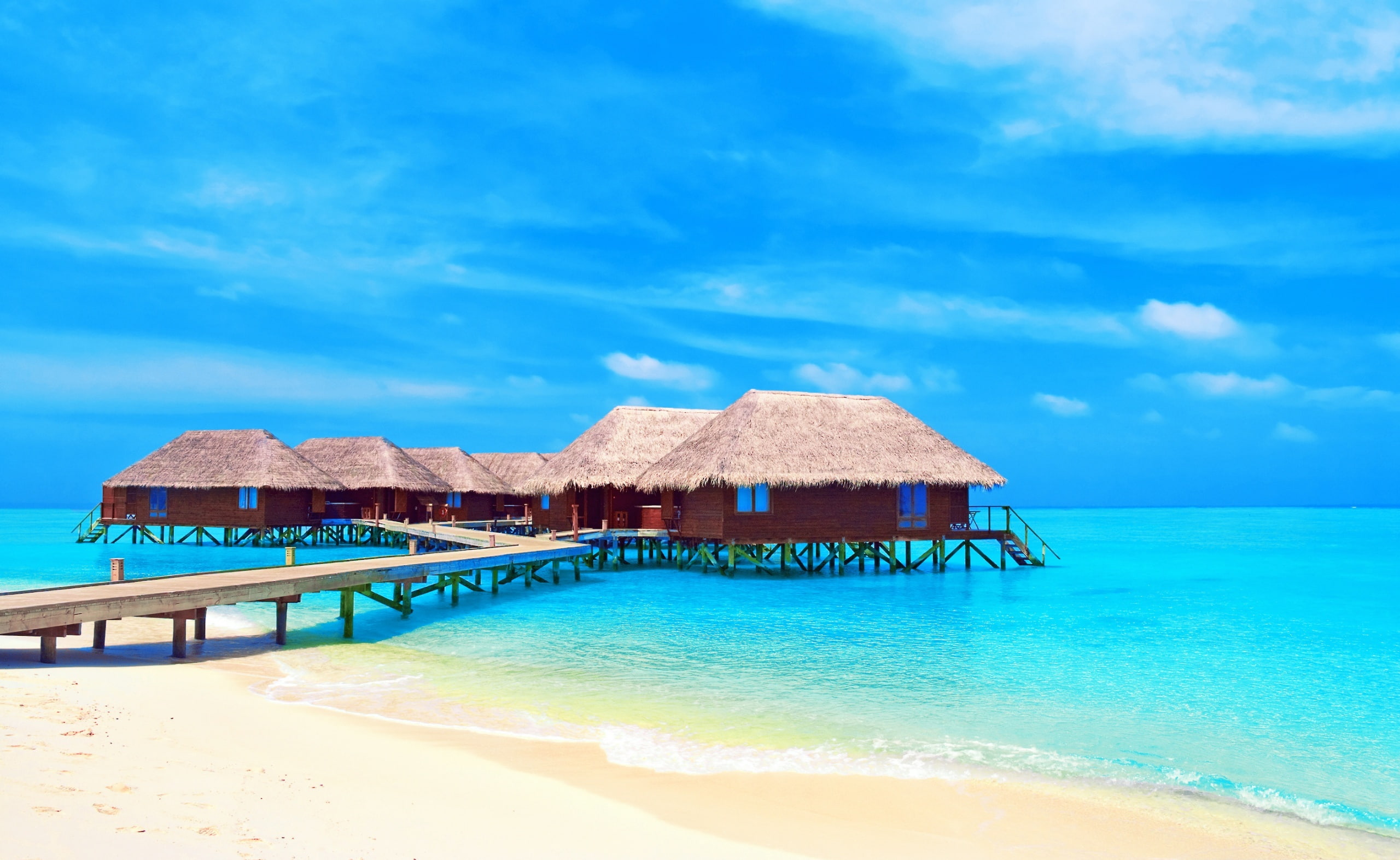 building, turquoise colored, architecture, thatched roof, 2K, Water Bungalows, roof, Paradise, Overwater Bungalows, dock, Luxury, beach, Sand, Vacation, HD Wallpaper